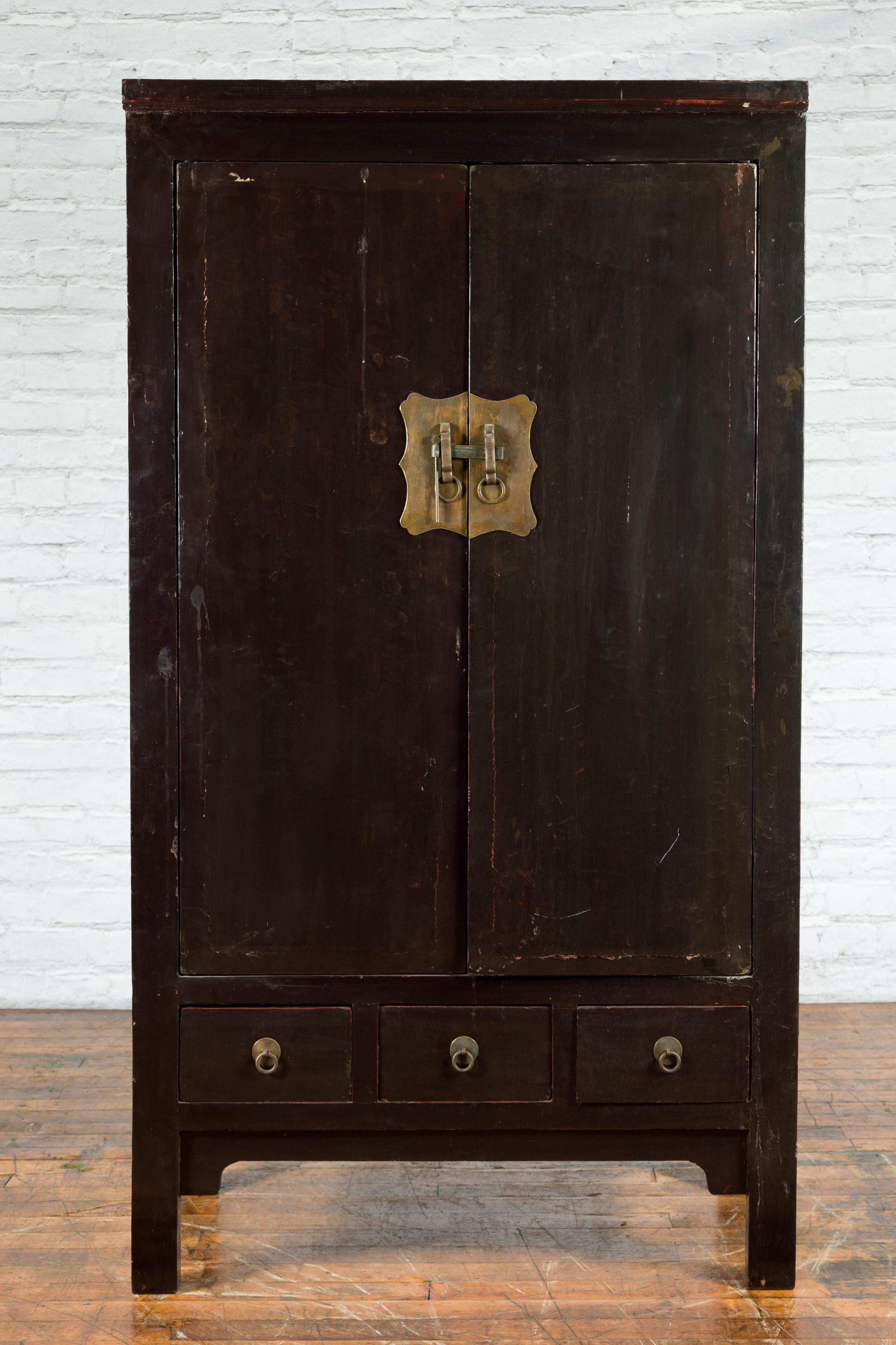 Chinese Qing Dynasty Period Early 19th Century Dark Brown Lacquer Wardrobe For Sale 5