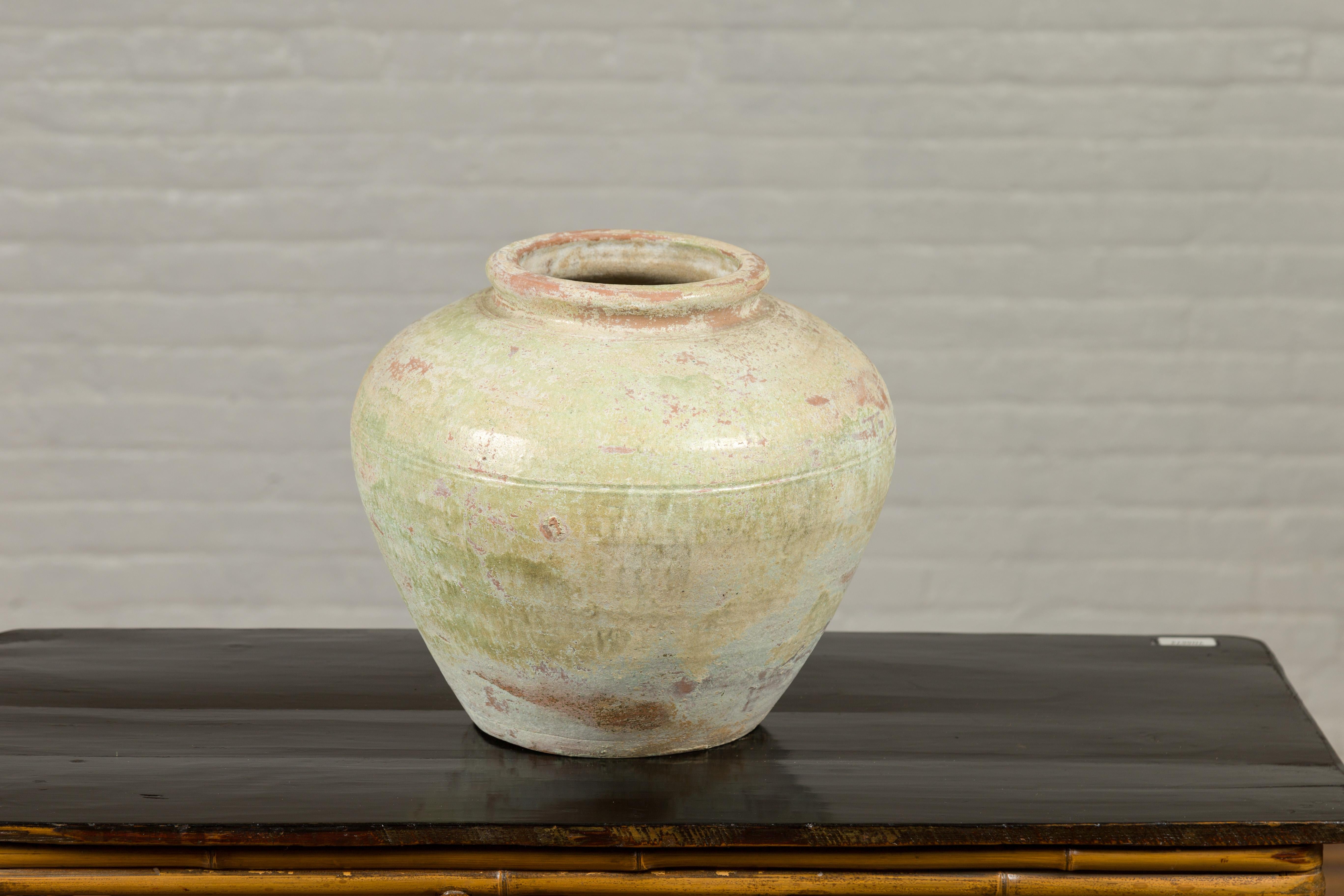 Chinese Qing Dynasty Period Exterior Vase with Distressed Yellow Green Glaze In Good Condition In Yonkers, NY