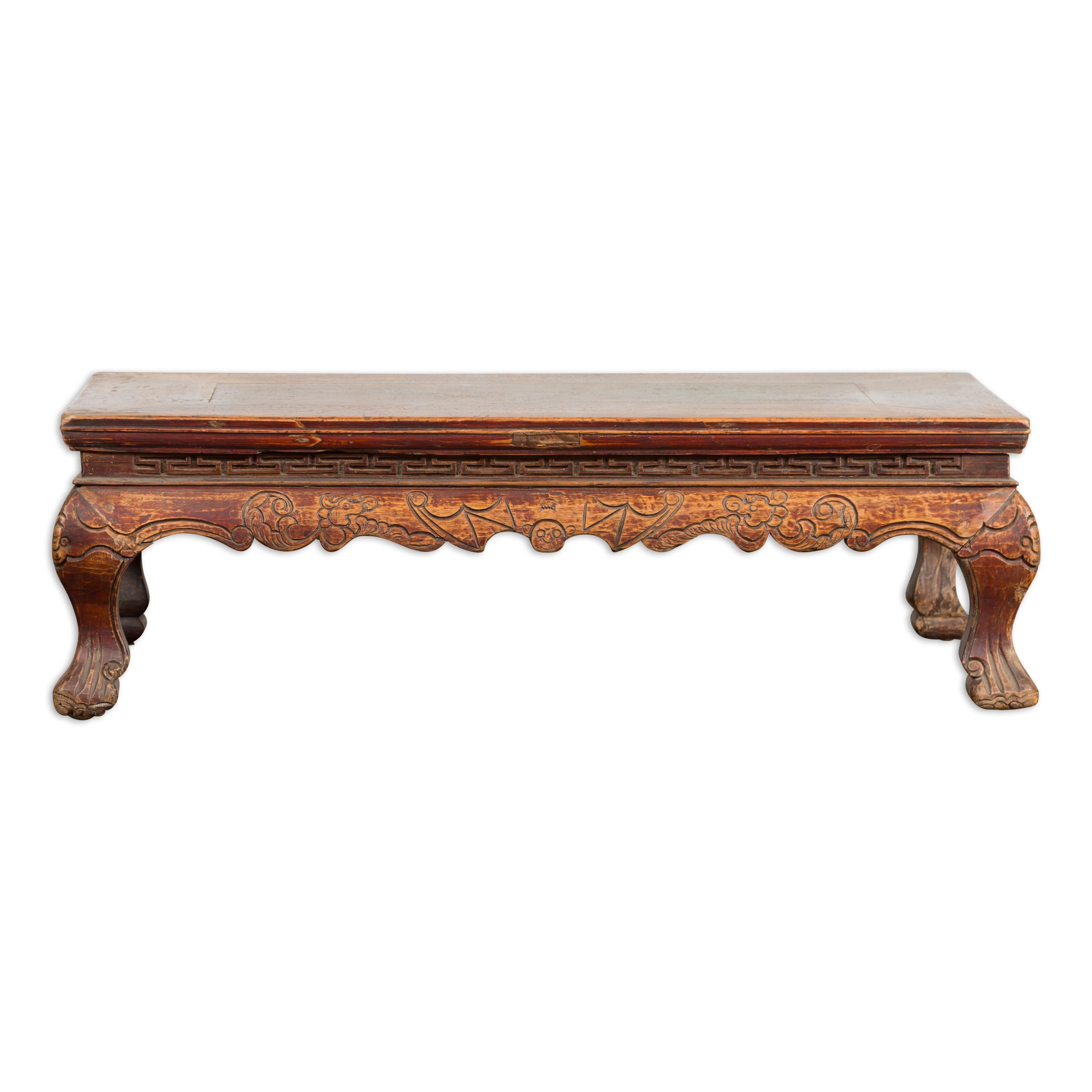 Chinese Qing Dynasty Period Low Kang Table with Carved Bats and Cabriole Legs For Sale 10