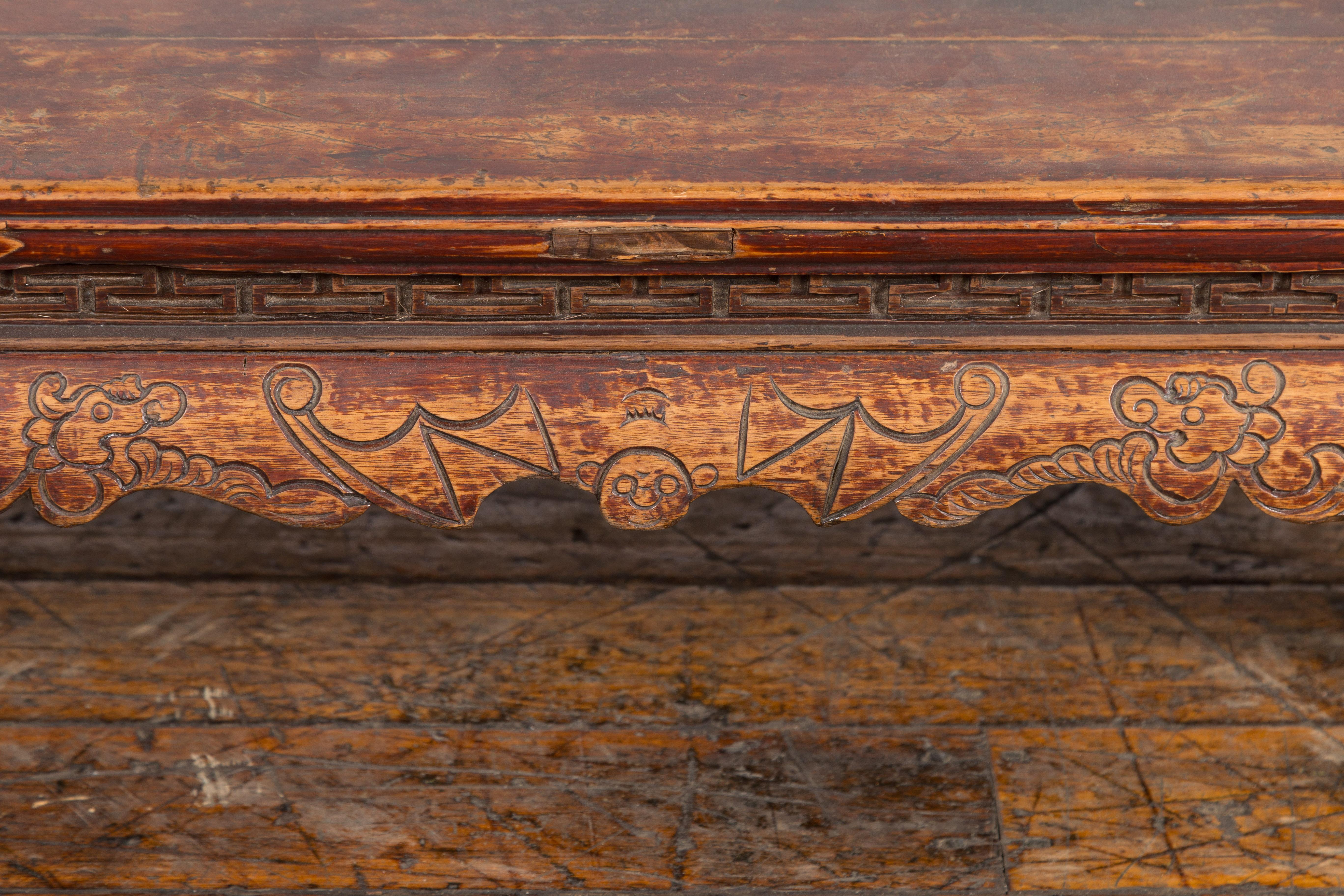 Chinese Qing Dynasty Period Low Kang Table with Carved Bats and Cabriole Legs For Sale 2