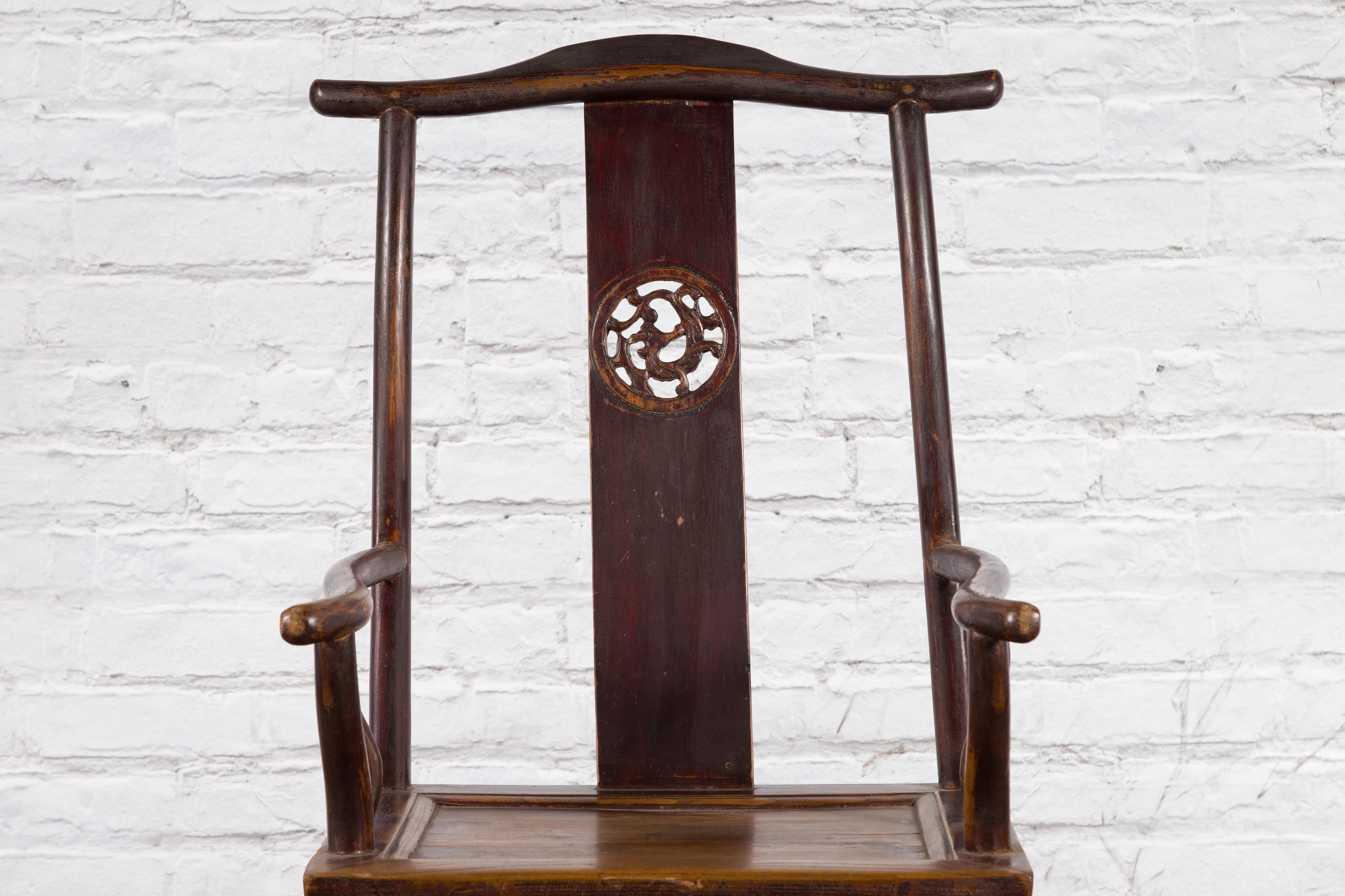Chinois Fauteuil à suspension de lampe de savant, période Dynastie Qing chinoise, avec éclisse sculptée en vente