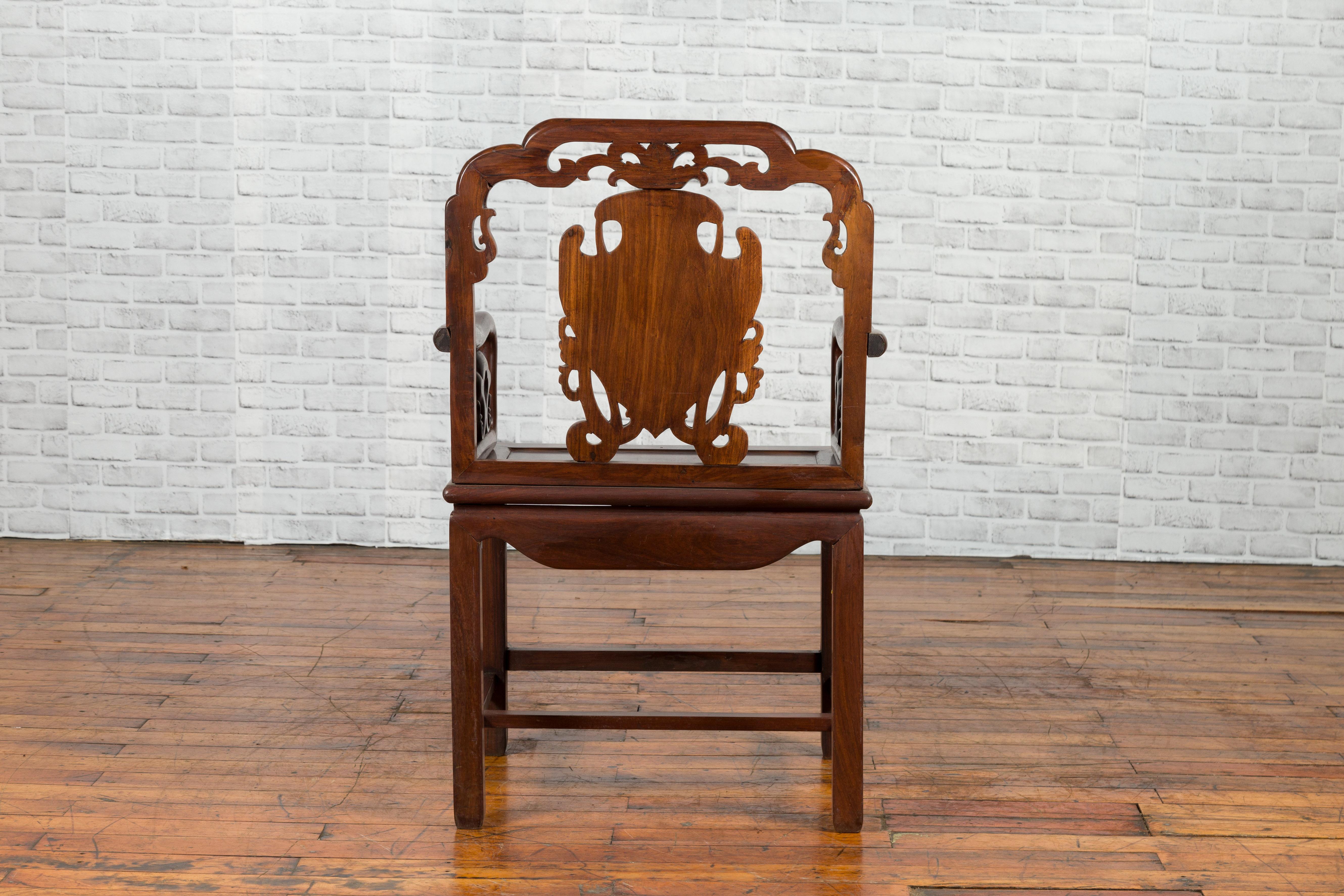 Chinese Qing Dynasty Rosewood Armchair with Carved Splat and Arm Supports For Sale 7