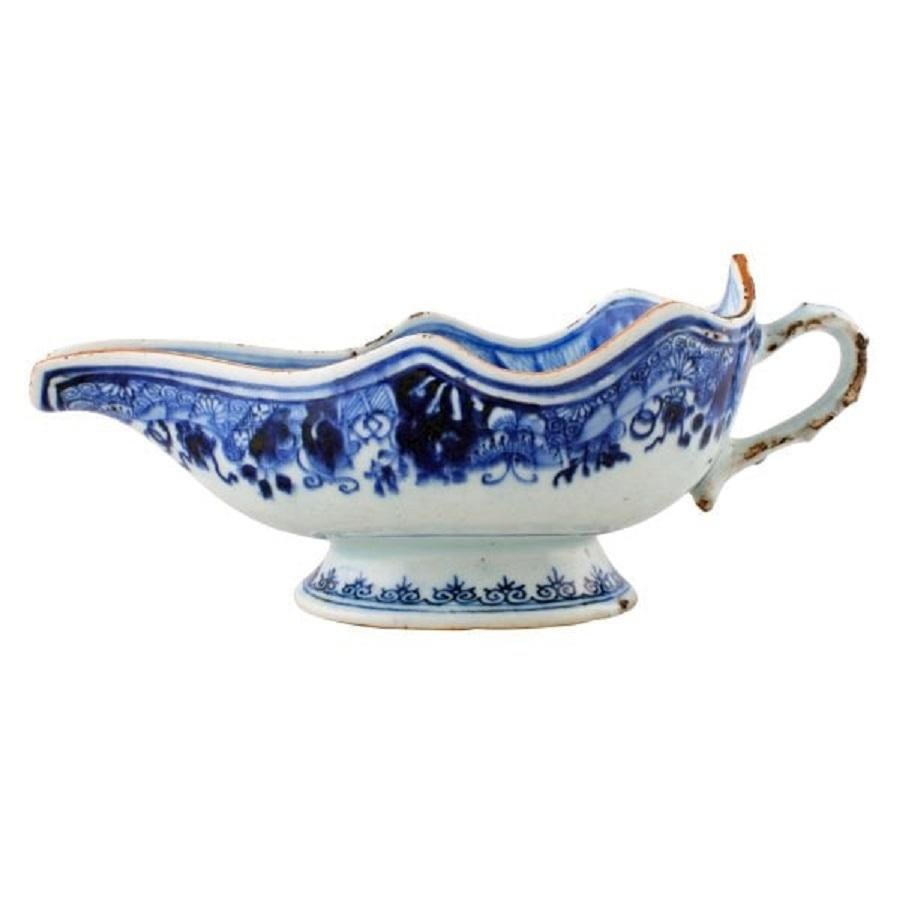 Chinese Qing Dynasty Sauce Boat, 18th Century In Good Condition For Sale In London, GB
