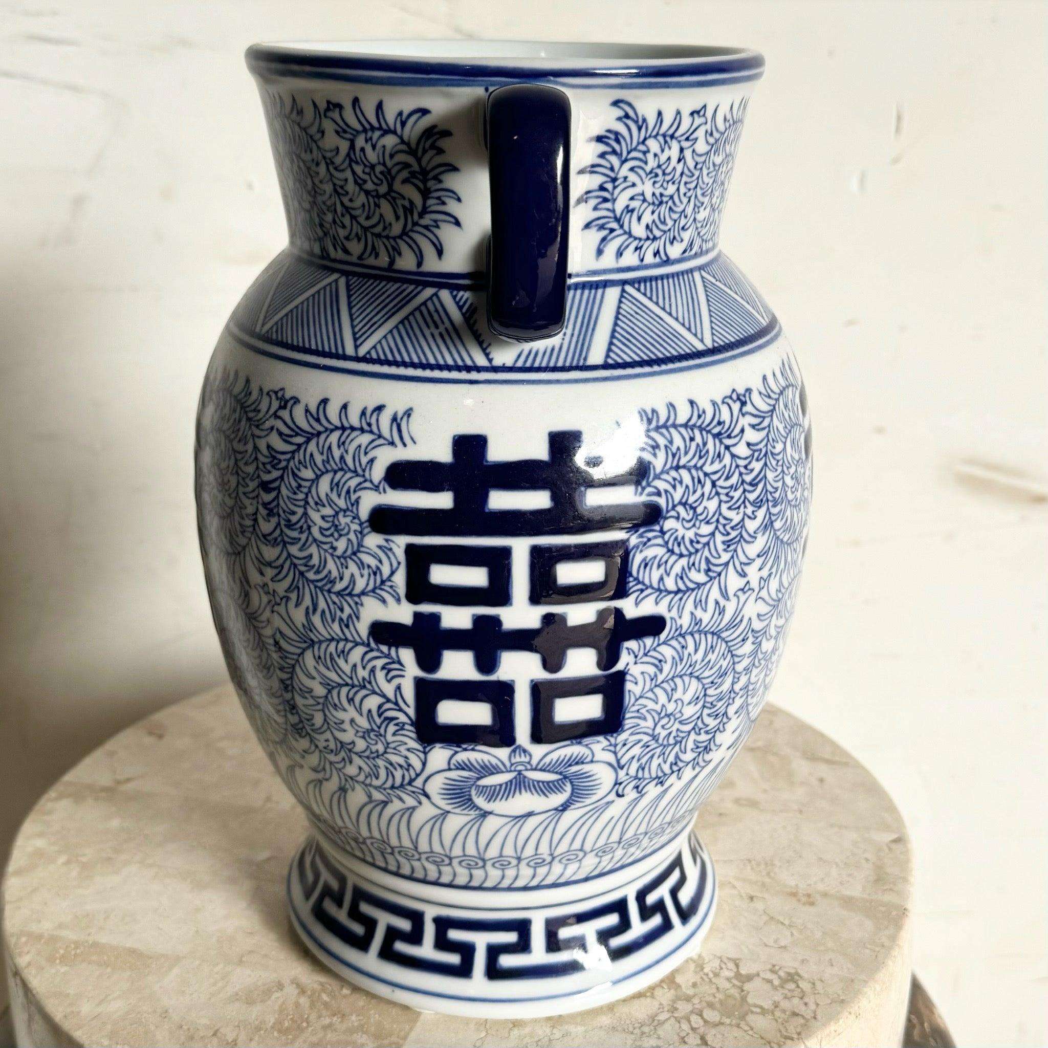 Cinese Vaso blu e bianco in stile dinastia Qing cinese in vendita