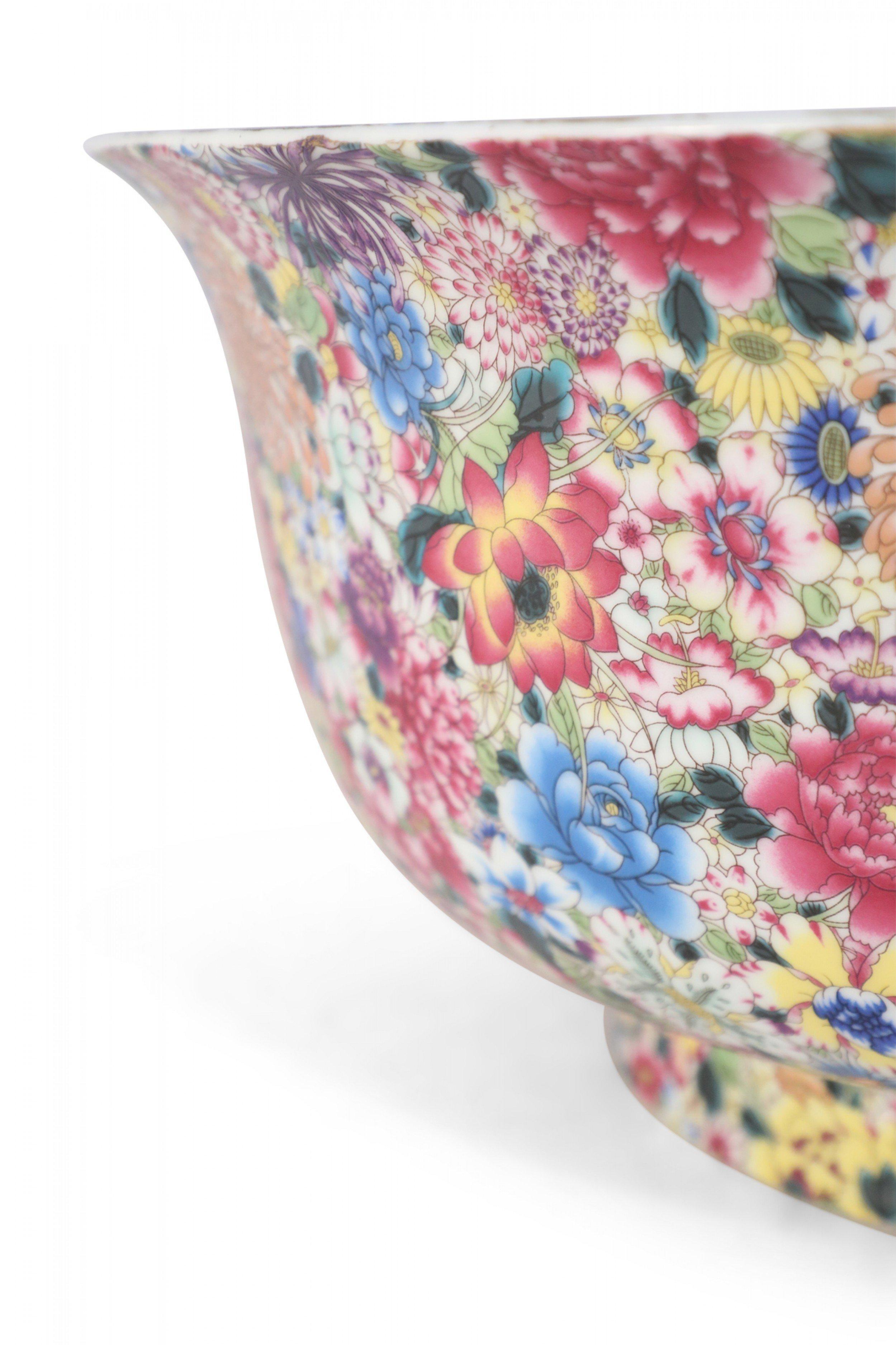 Porcelain Chinese Qing Dynasty Style Famille Rose Thousand Flower Pattern Decorative Bowl For Sale