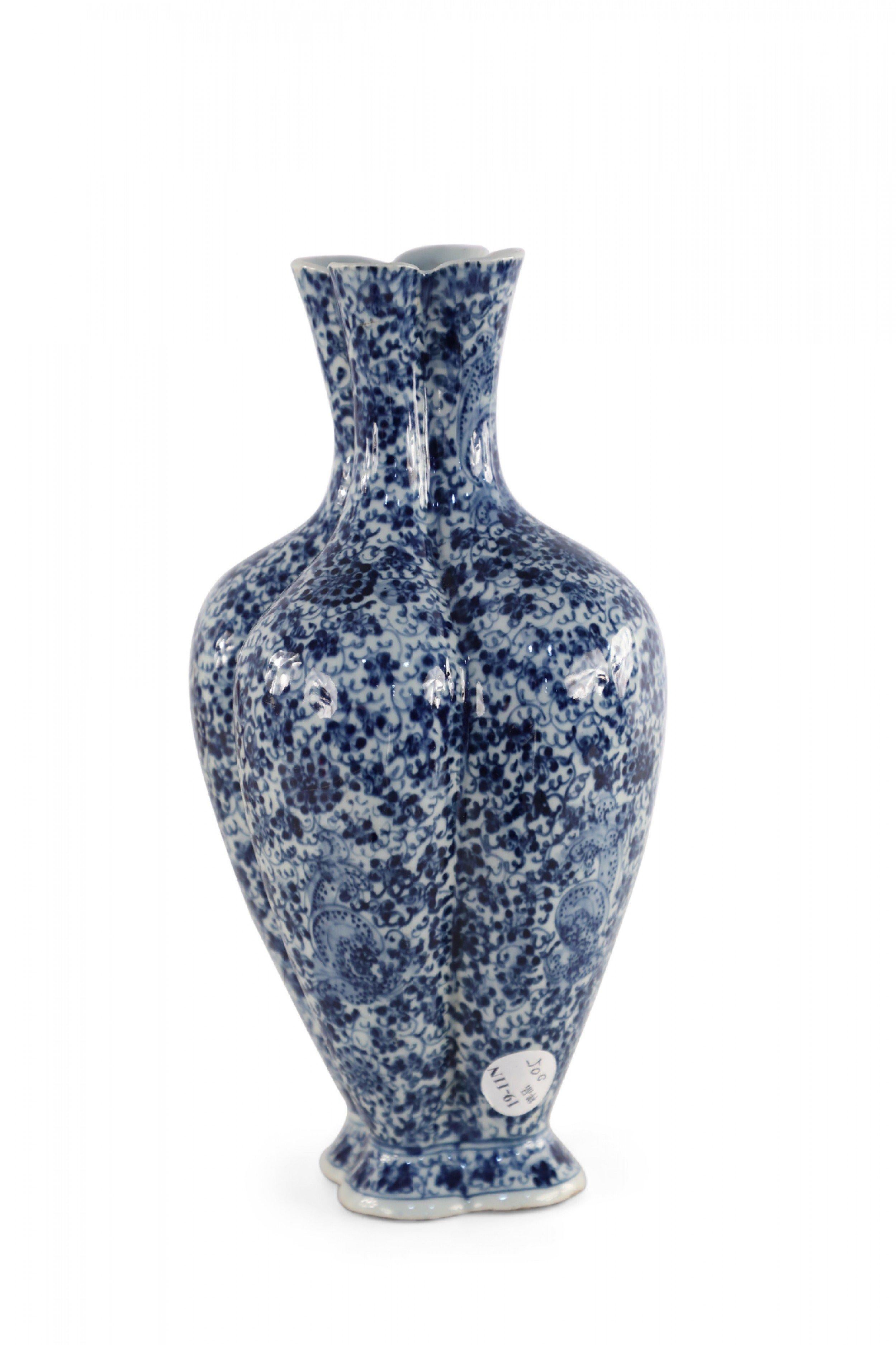 Chinesisch Qing Dynasty Stil gelappt blau floralen Porzellan-Vase im Angebot 2