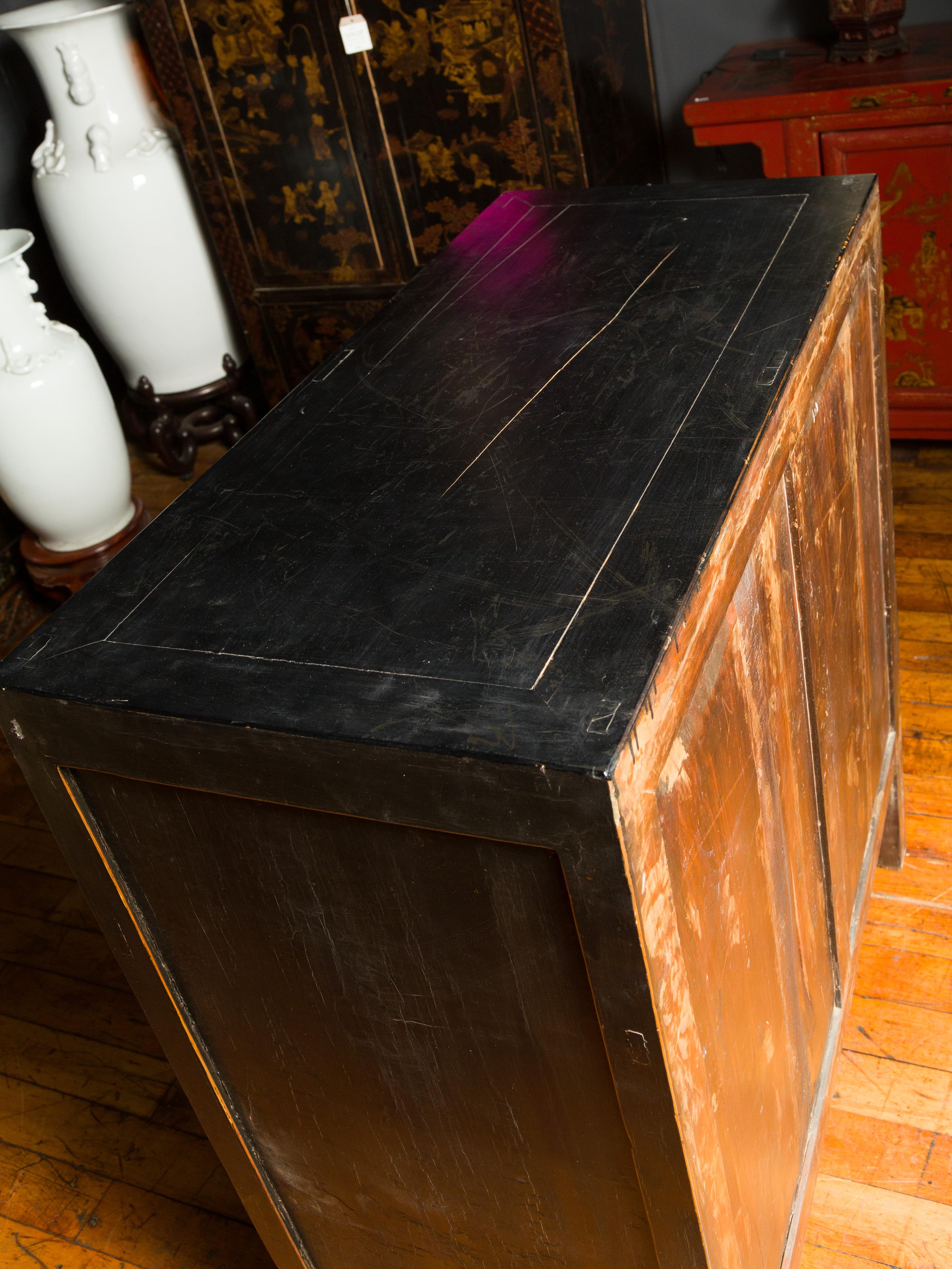 Qing Dynasty 19th Century Two-Toned Cabinet with Two Drawers Over Double Doors For Sale 7