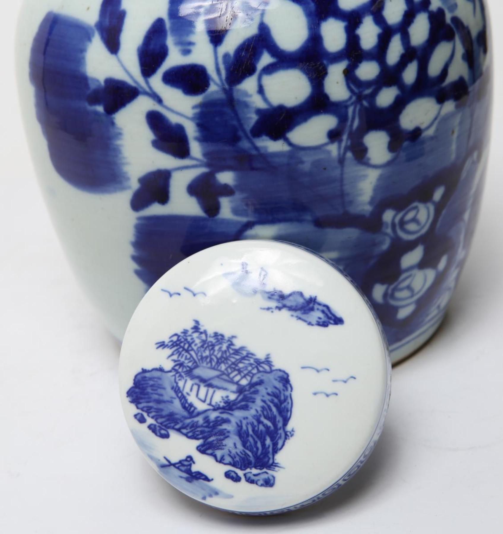 Chinese Qing Dynasty Underglaze Porcelain Ginger Jar In Good Condition In New York, NY