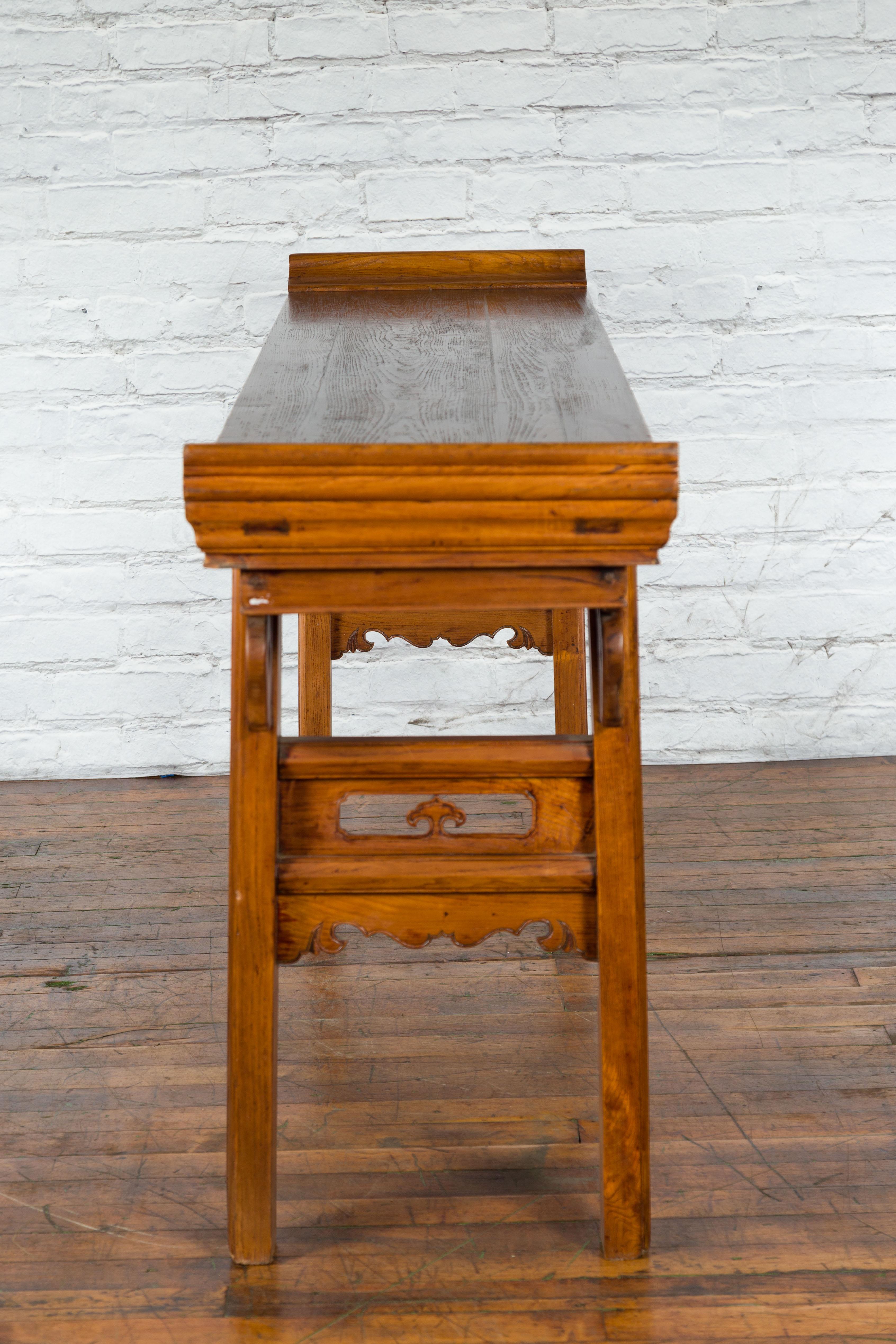 Chinese Qing Dynasty Wooden Altar Console Table with Cloudy Scroll Motifs For Sale 5