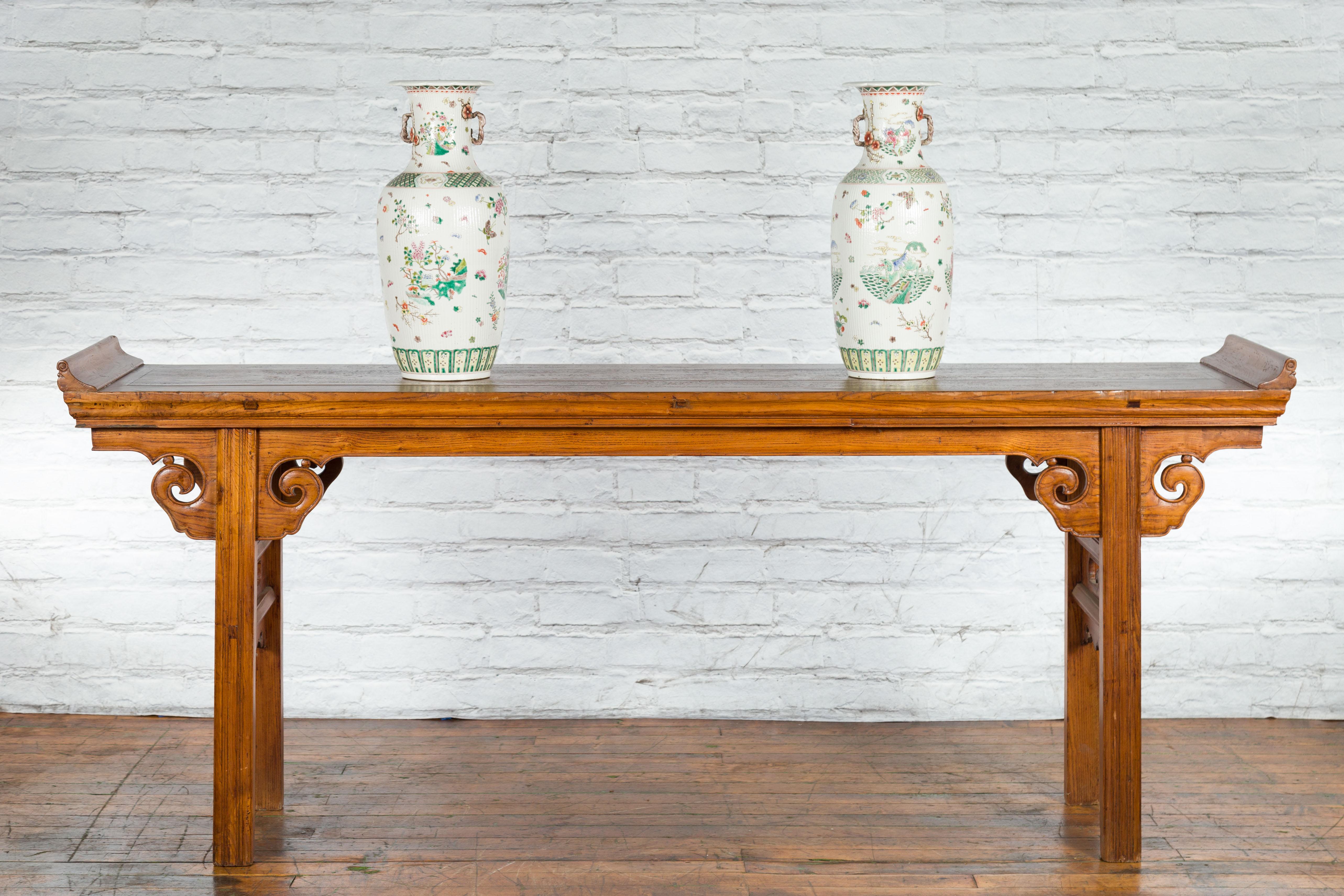 Chinese Qing Dynasty Wooden Altar Console Table with Cloudy Scroll Motifs For Sale 11