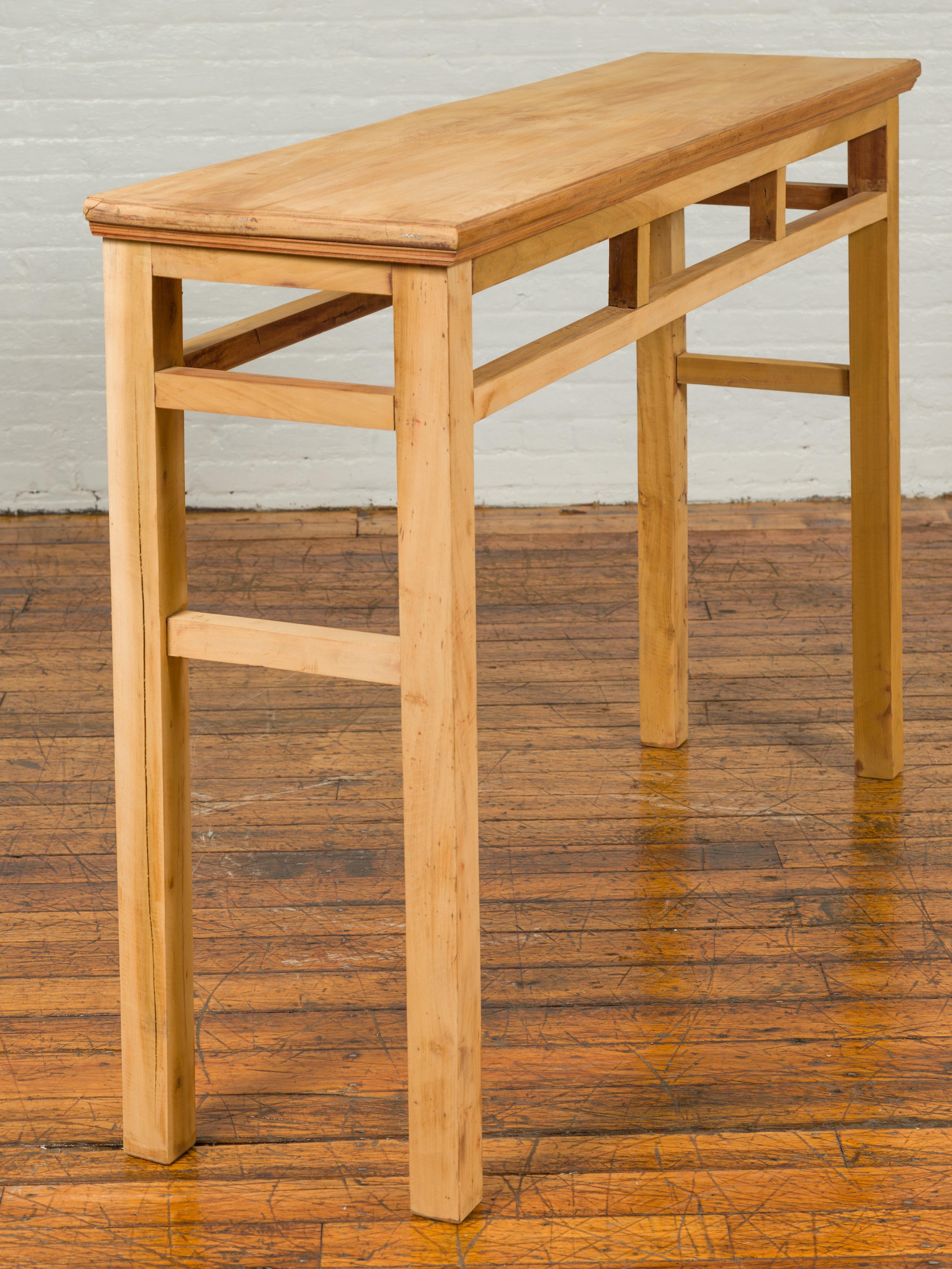 Chinese Qing Dynasty Wooden Console Table with Pillar-Shaped Strut Motifs In Good Condition For Sale In Yonkers, NY