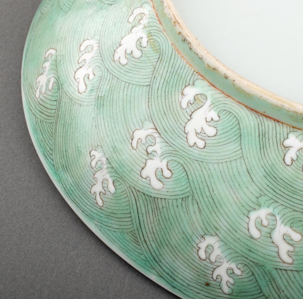 Plats chinois en porcelaine famille verte Qing, 2 en vente 1