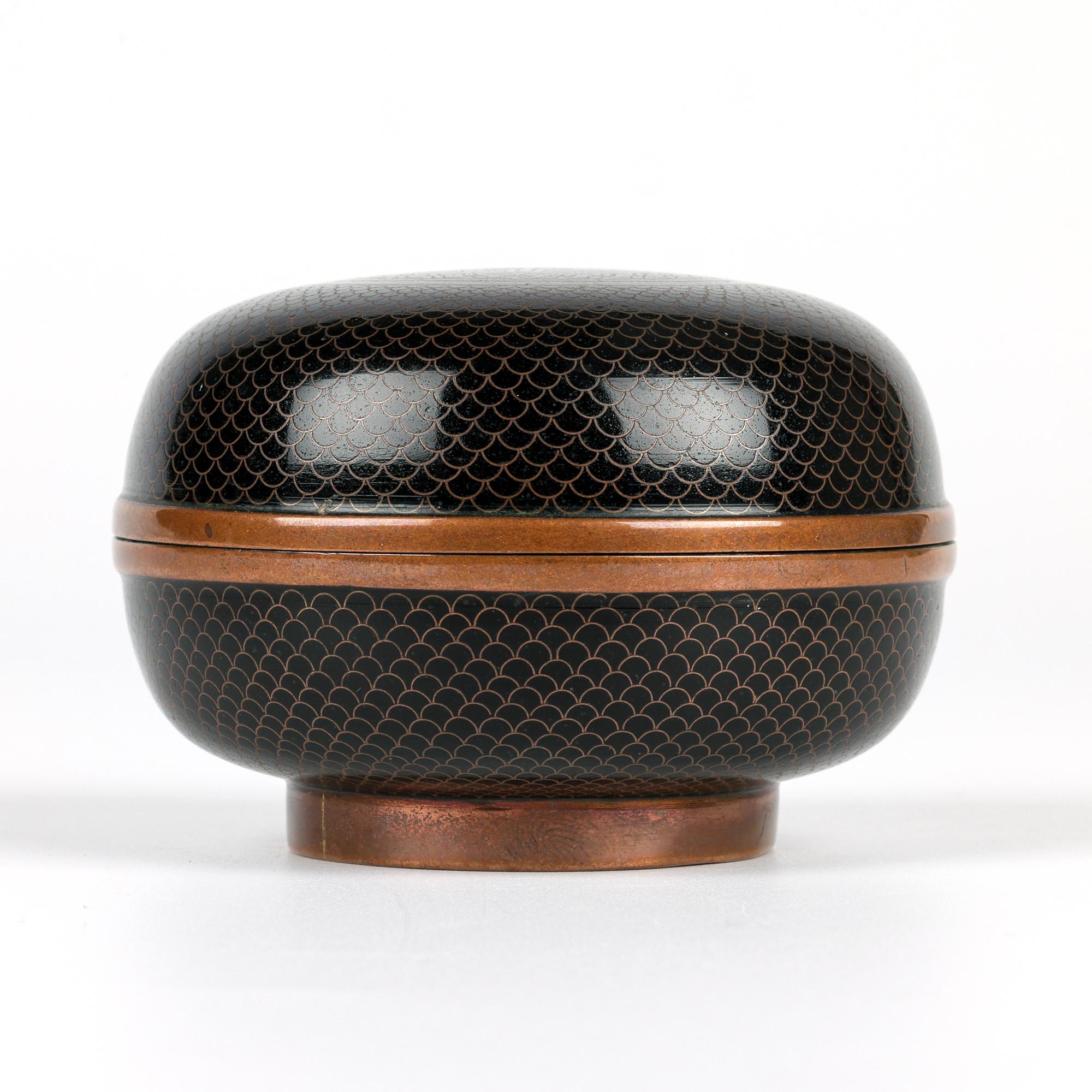 Cinese Contenitore cinese Qing con coperchio in cloisonne nero di alta qualità in vendita