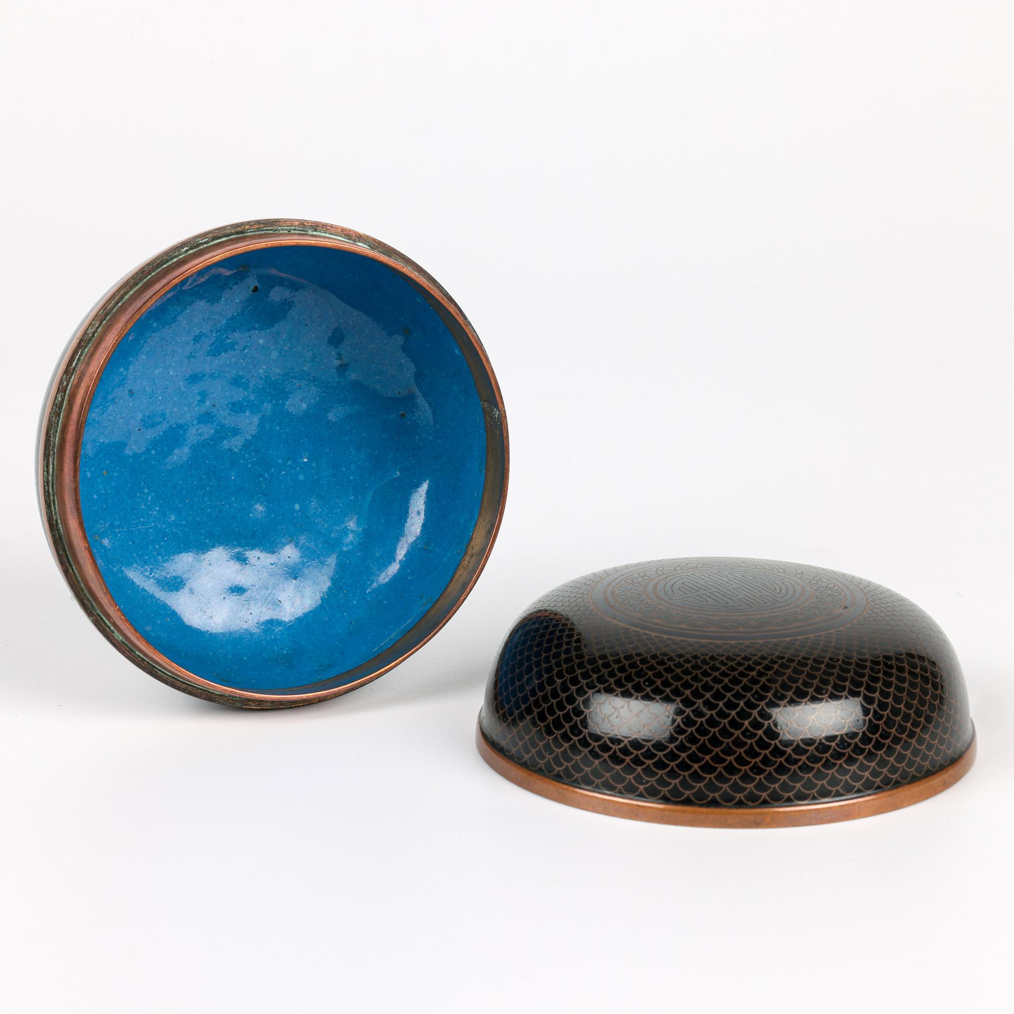 Contenitore cinese Qing con coperchio in cloisonne nero di alta qualità in vendita 1