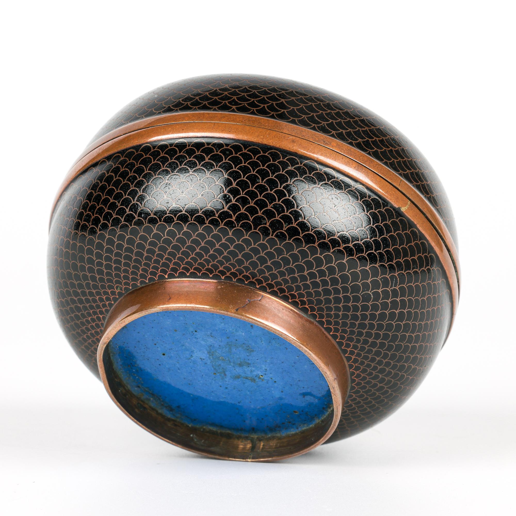 Contenitore cinese Qing con coperchio in cloisonne nero di alta qualità in vendita 2