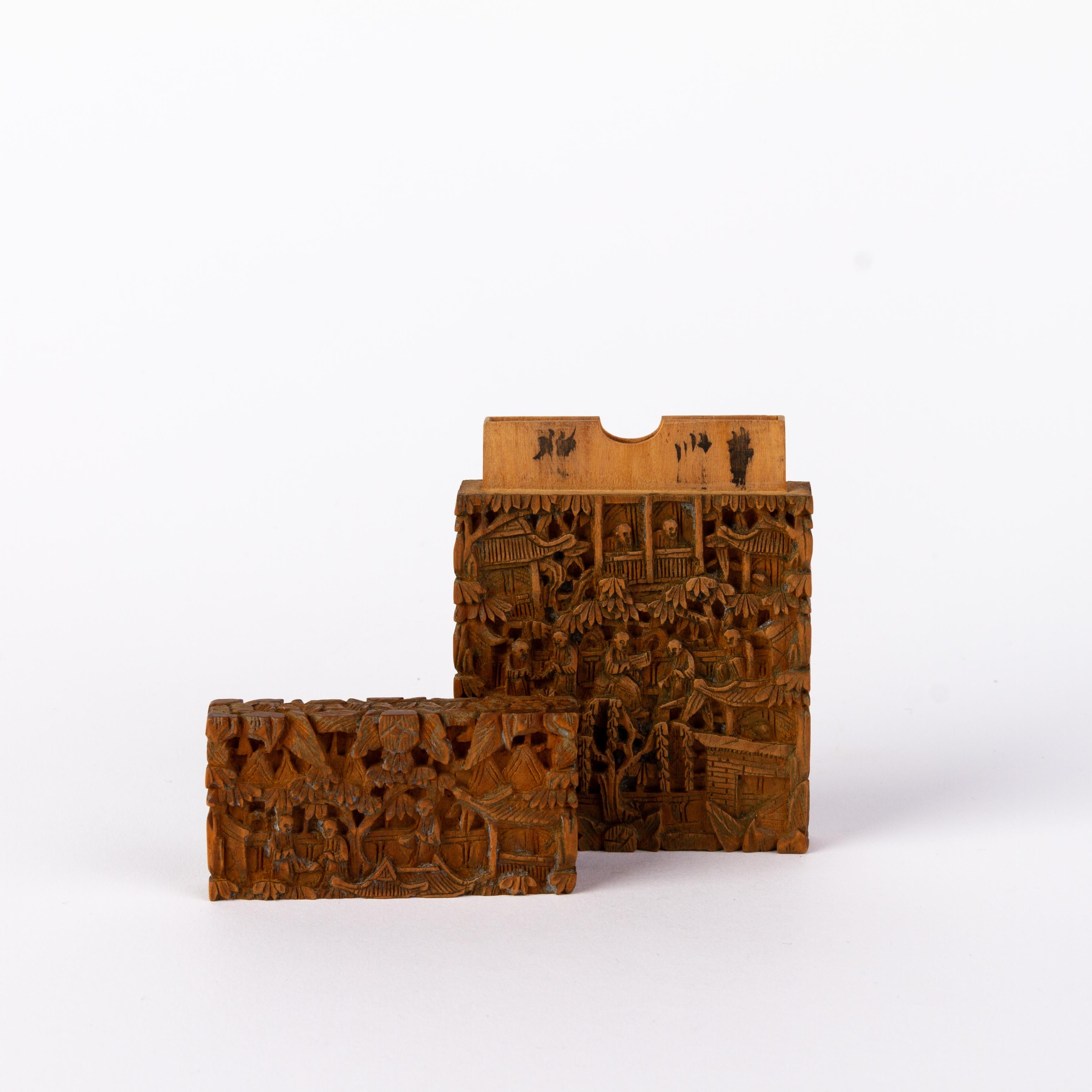 Chinese Qing Carved Boxwood Cantonese Canton Card Case 19th Century 
Good overall condition, as seen.
From a private collection.
Free international shipping.
