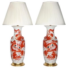 Lampes de table chinoises Qing en porcelaine rouge fer avec chien Foo