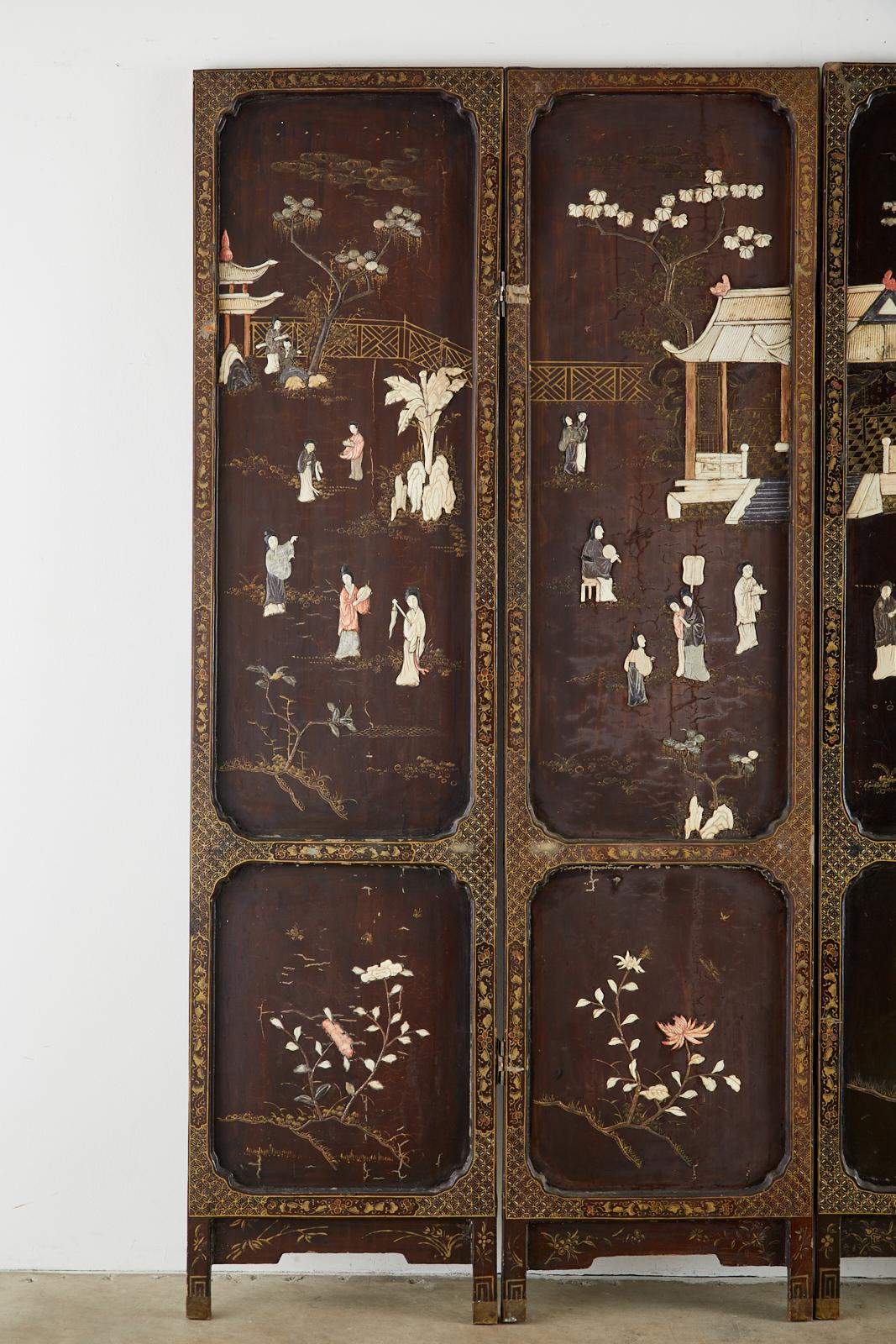 Chinesischer Coromandel-Raumteiler mit vier geschnitzten Soapsteinen, Qing-Dynastie im Zustand „Starke Gebrauchsspuren“ im Angebot in Rio Vista, CA