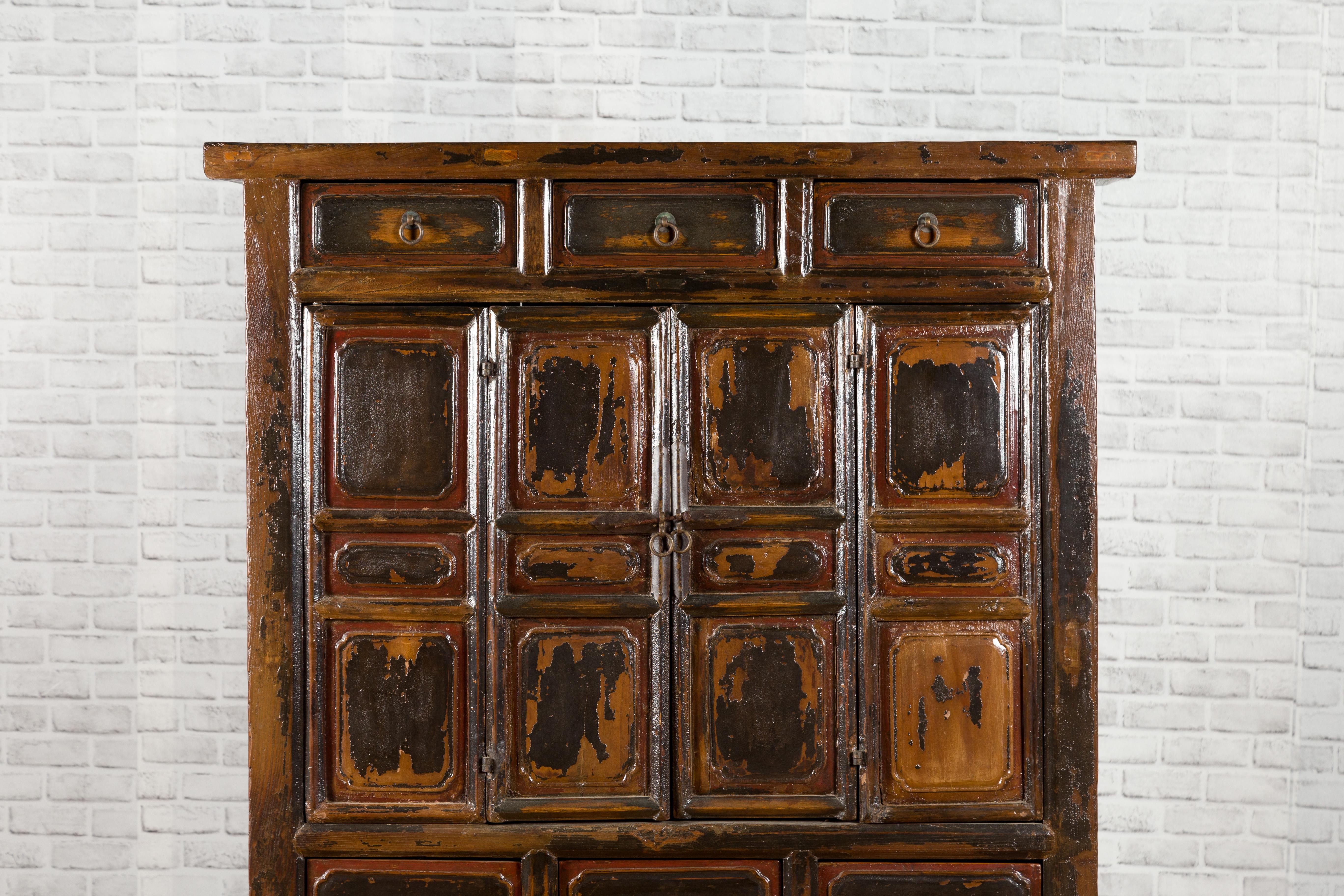 Chinese Qing Mid-19th Century Cabinet with Distressed Patina, Doors and Drawers In Good Condition In Yonkers, NY