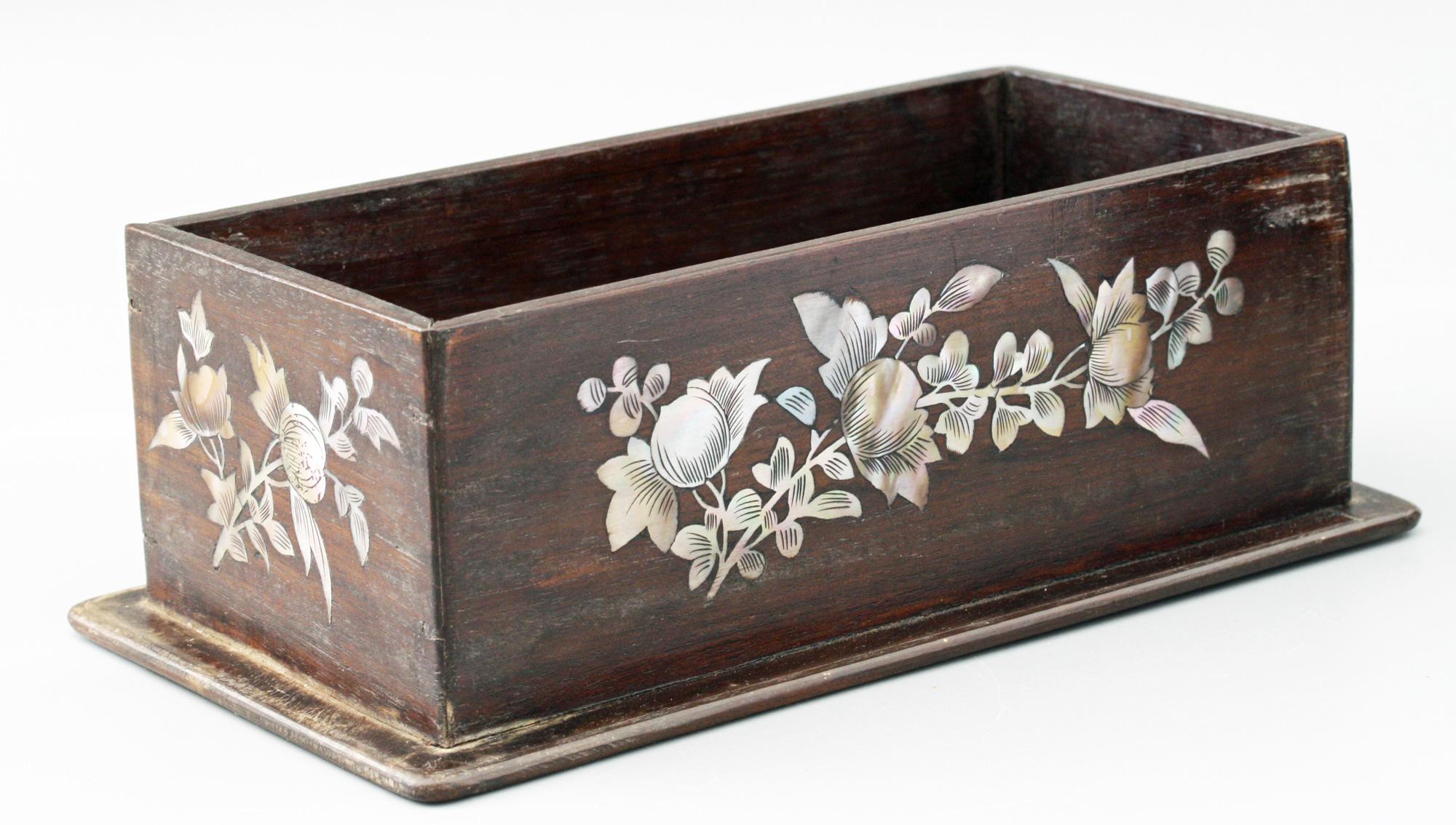 Chinese Qing Mother of Pearl Inset Wooden Glove Box  For Sale 1