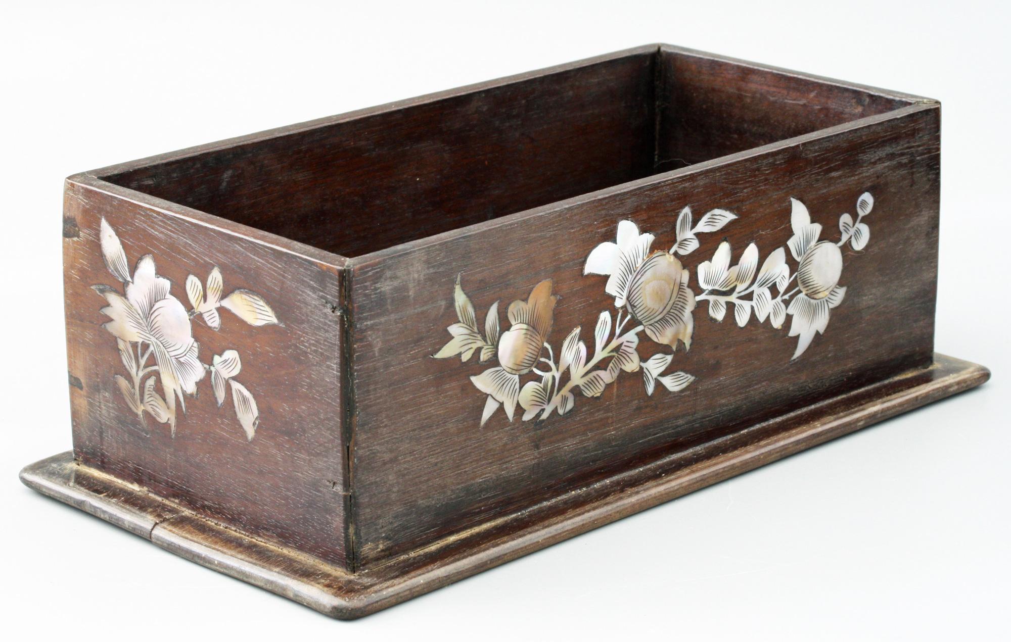 Chinese Qing Mother of Pearl Inset Wooden Glove Box  For Sale 2