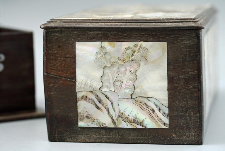 Chinese Qing Mother of Pearl Inset Wooden Glove Box  In Good Condition For Sale In Bishop's Stortford, Hertfordshire