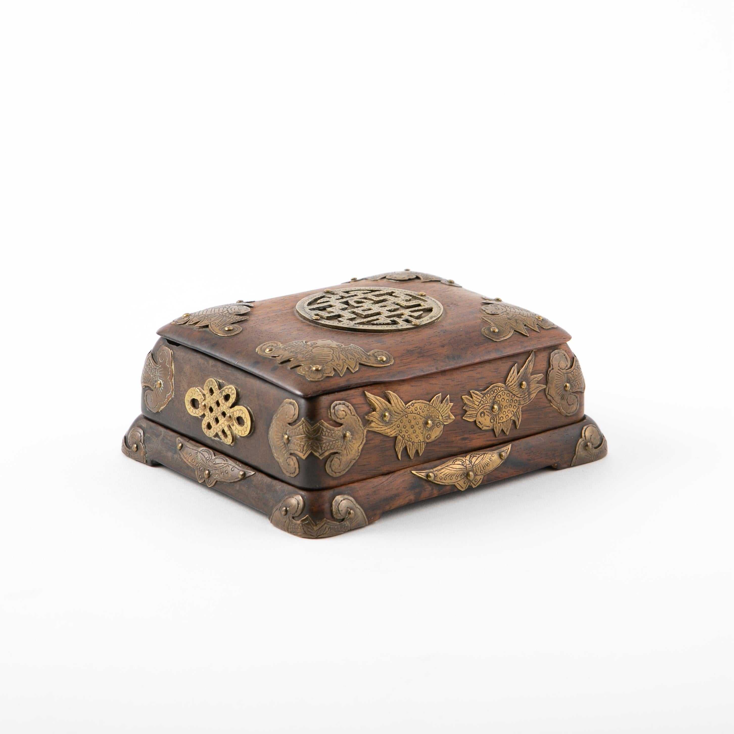 Chinesisch Qing Periode Huanghuali Holz und Bronze Box im Zustand „Gut“ im Angebot in Kastrup, DK