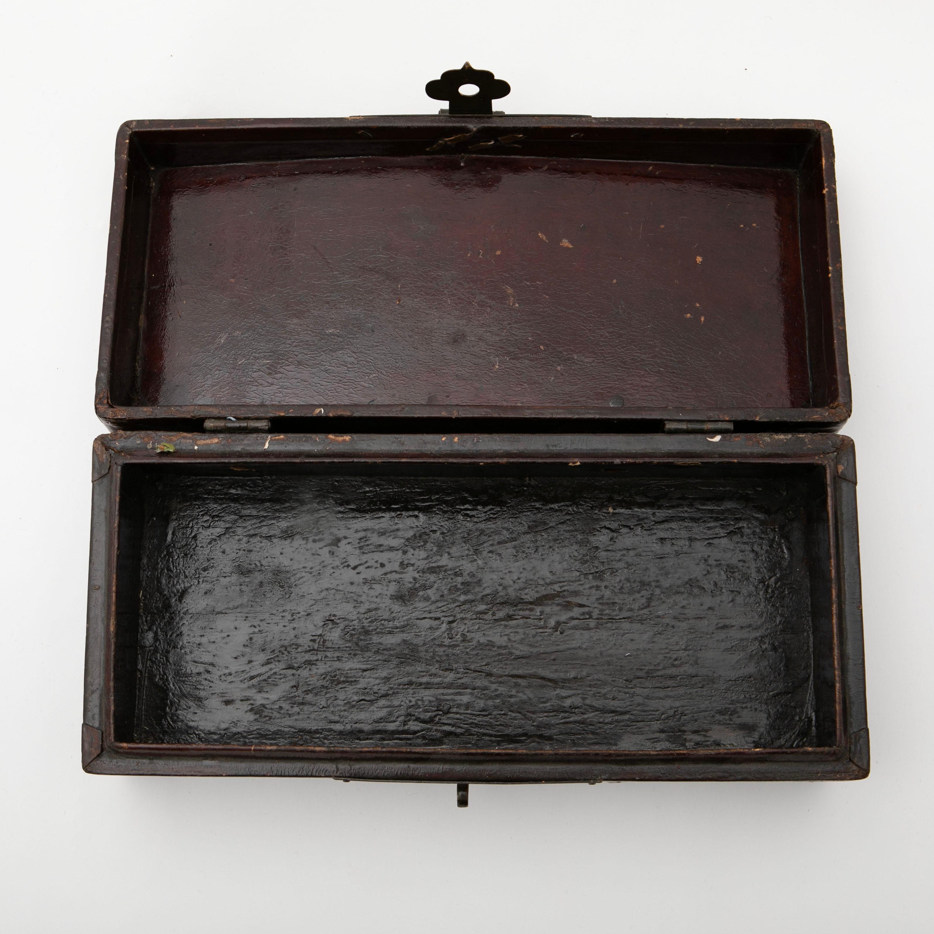 Chinese Qing 'Pillow' Leather box 2