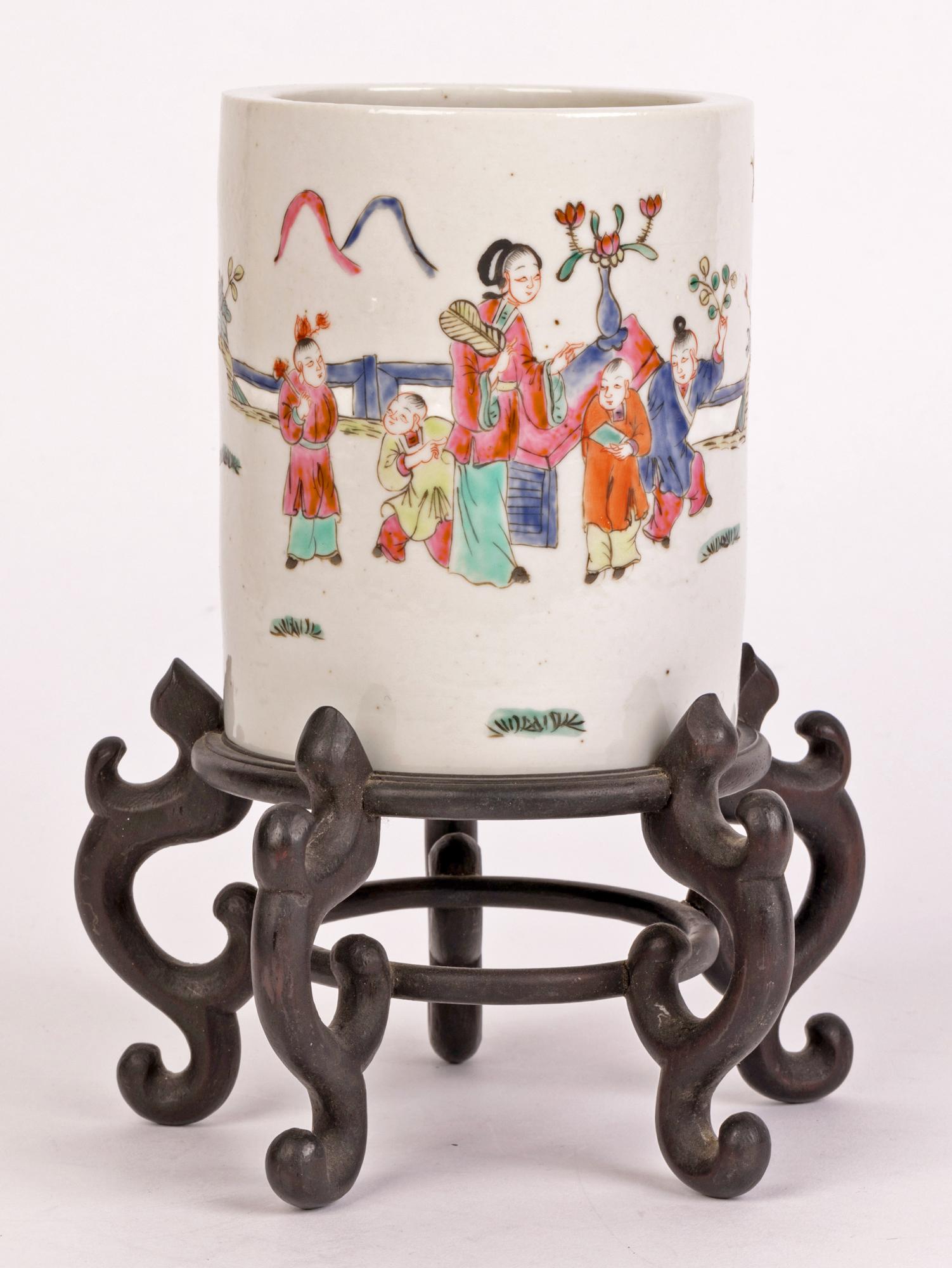 Chinese Qing Porcelain Brush Pot Painted with Figures and Seal Mark with Stand For Sale 7