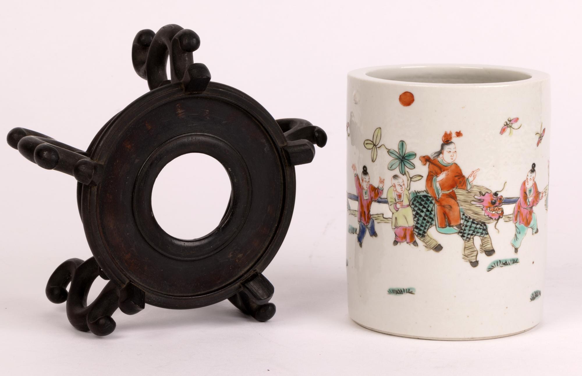 Chinesische Qing Porzellan Pinsel Topf mit Figuren und Siegel Marke mit Stand gemalt im Angebot 9