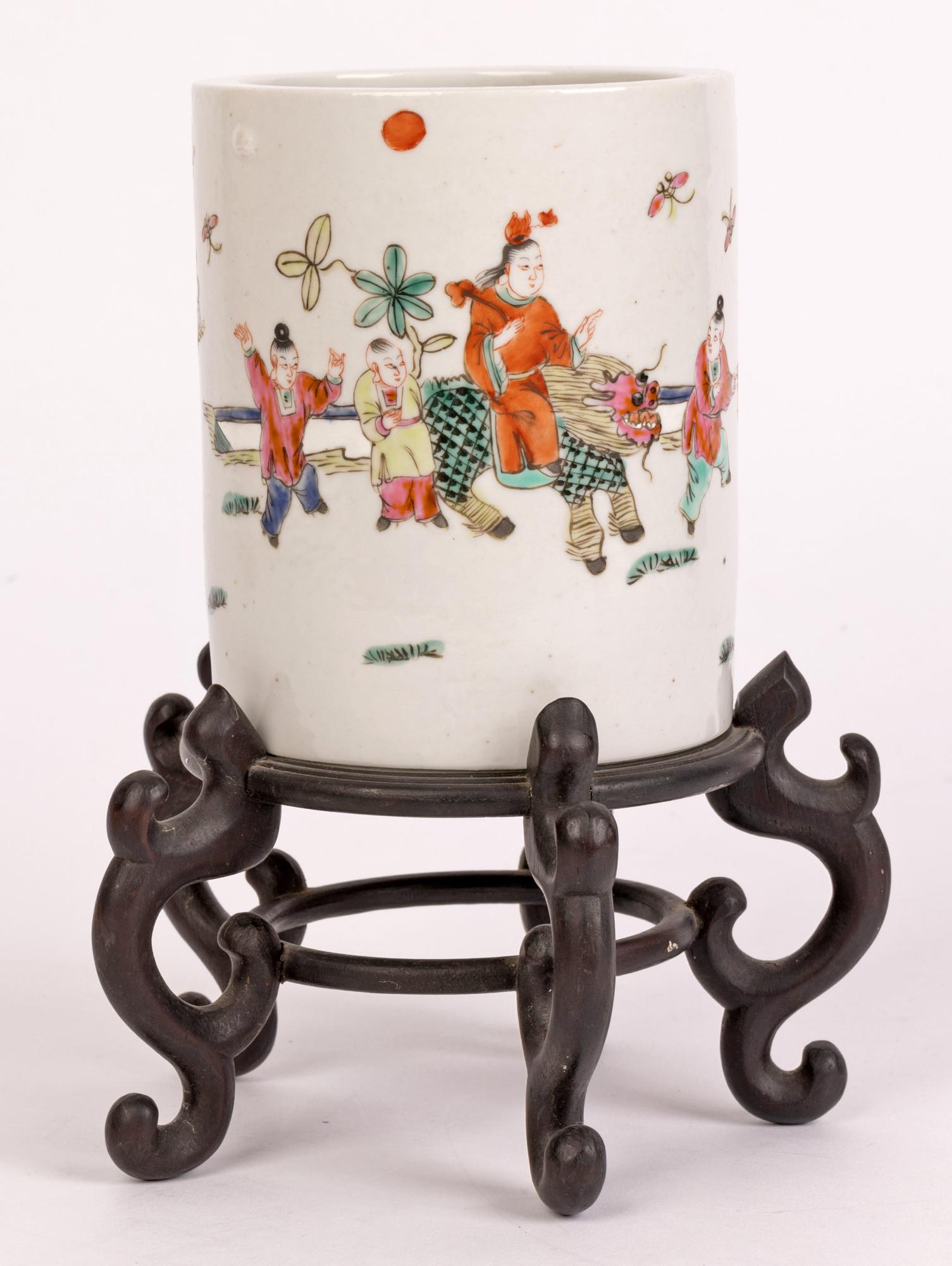 19th Century Chinese Qing Porcelain Brush Pot Painted with Figures and Seal Mark with Stand For Sale