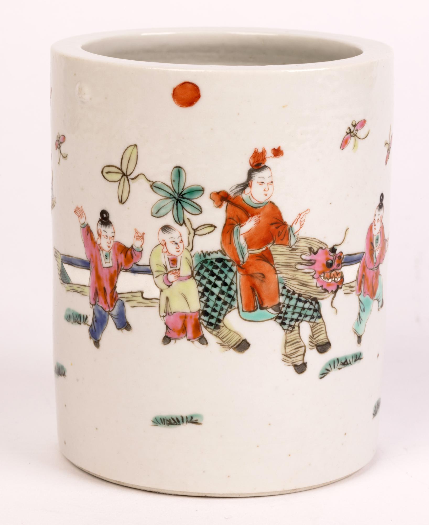 Chinese Qing Porcelain Brush Pot Painted with Figures and Seal Mark with Stand For Sale 1
