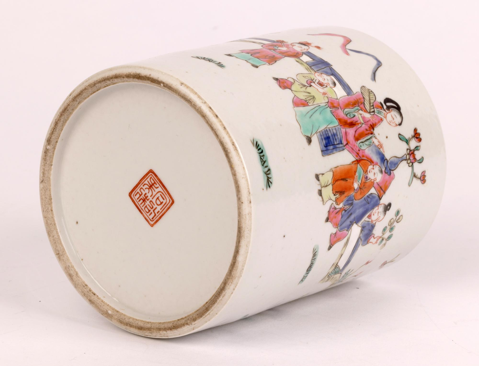 Chinese Qing Porcelain Brush Pot Painted with Figures and Seal Mark with Stand For Sale 3