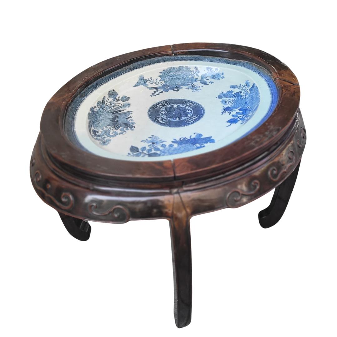Technical data
Materials: Porcelain tray, wooden legs
Period: Qing Dynasty
Country of origin: China
Good condition for its age and use, with some flaws in the wooden structure
Overall dimensions: 70 x 95 x 80 cm
Porcelain dimensions: 70 x 58