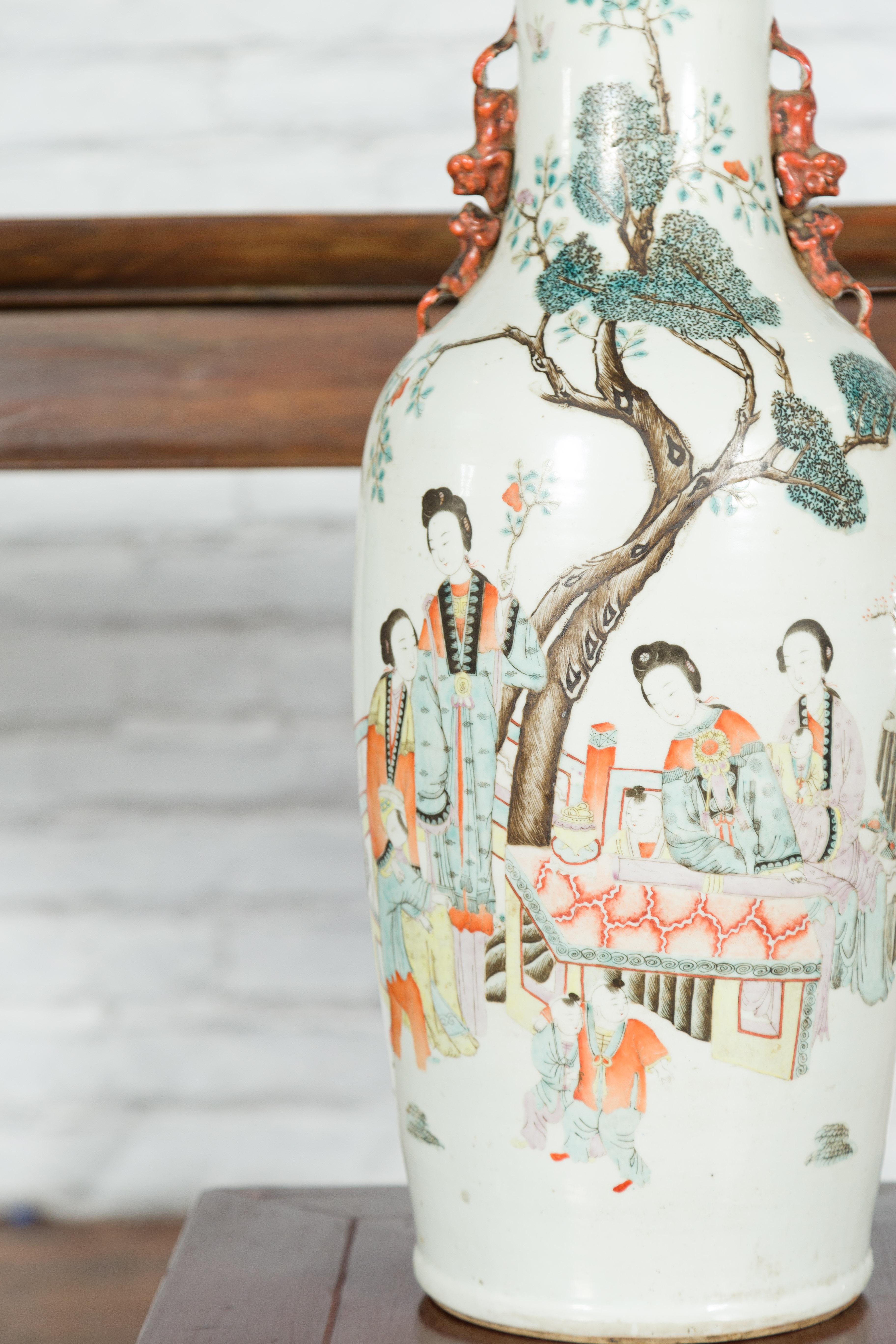 Chinese Qing Porcelain Vase with Hand-Painted Figures and Calligraphy Motifs For Sale 4