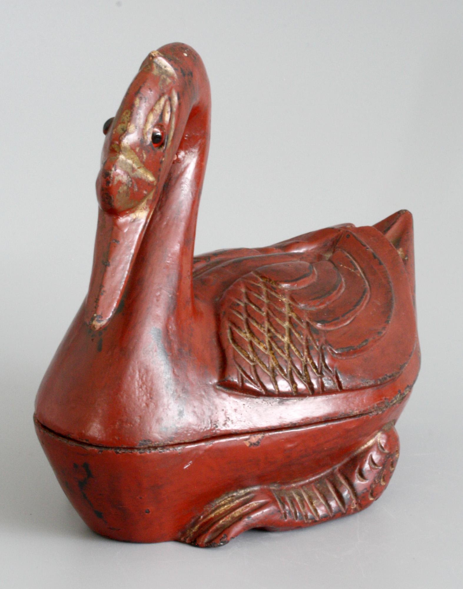 Chinese Qing Red Lacquered Duck Shaped Wooden Box In Good Condition In Bishop's Stortford, Hertfordshire