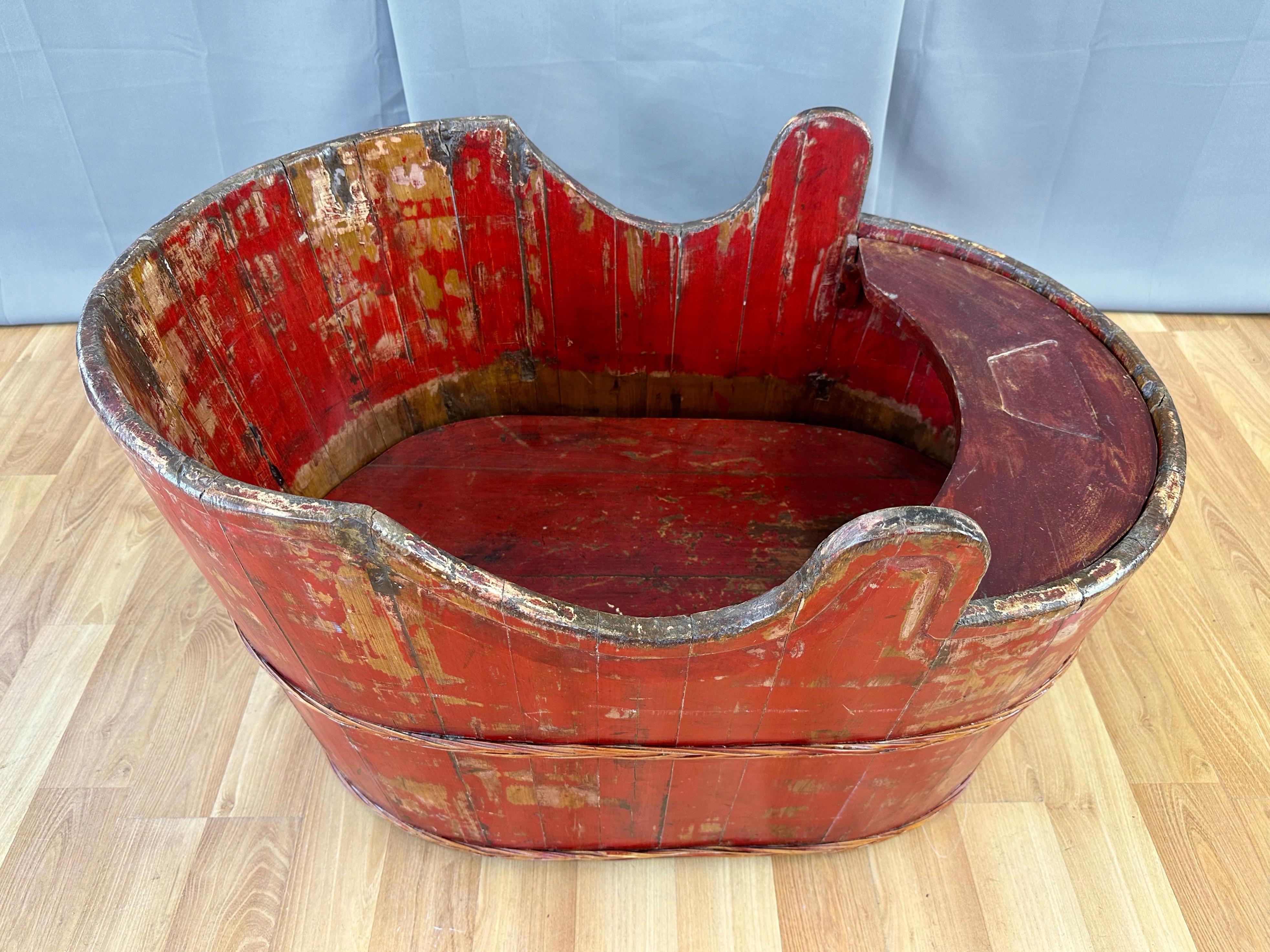 Chinese Qing Red Lacquered Wood Child's Convertible Bathtub and Seat, circa 1900 For Sale 5