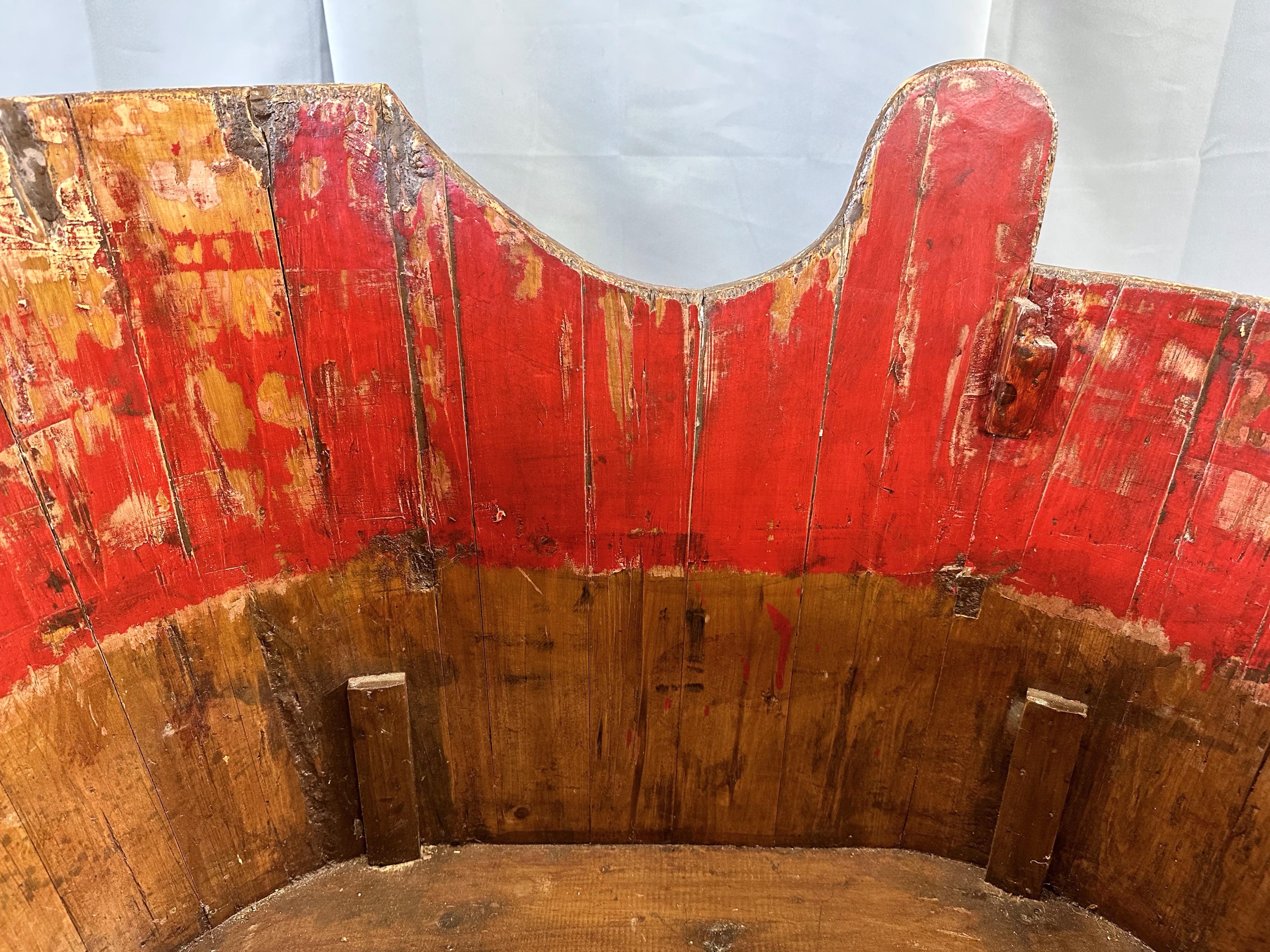 Chinesische Qing rot lackierte Wood Kinderbadewanne und Sitz, um 1900 im Angebot 12