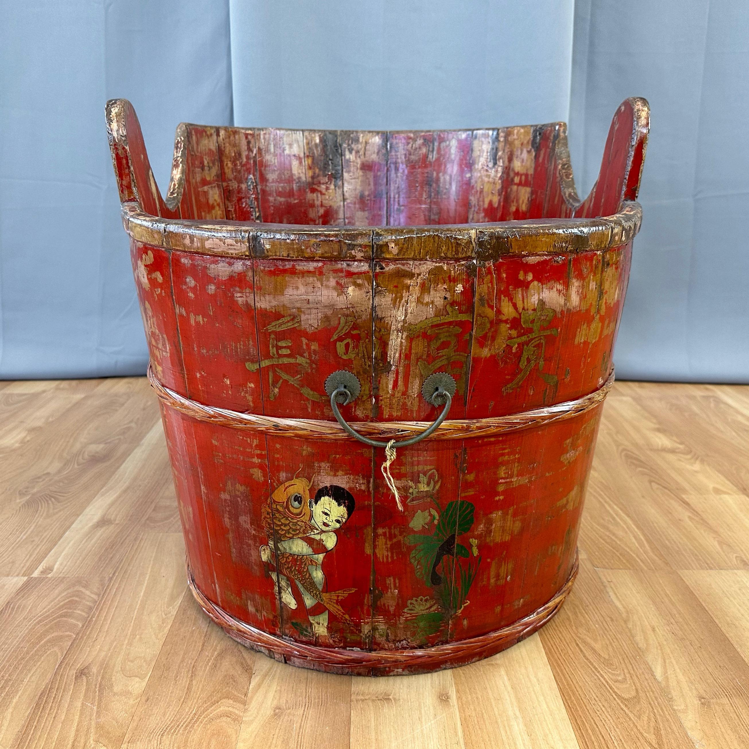 Chinese Qing Red Lacquered Wood Child's Convertible Bathtub and Seat, circa 1900 In Good Condition For Sale In San Francisco, CA