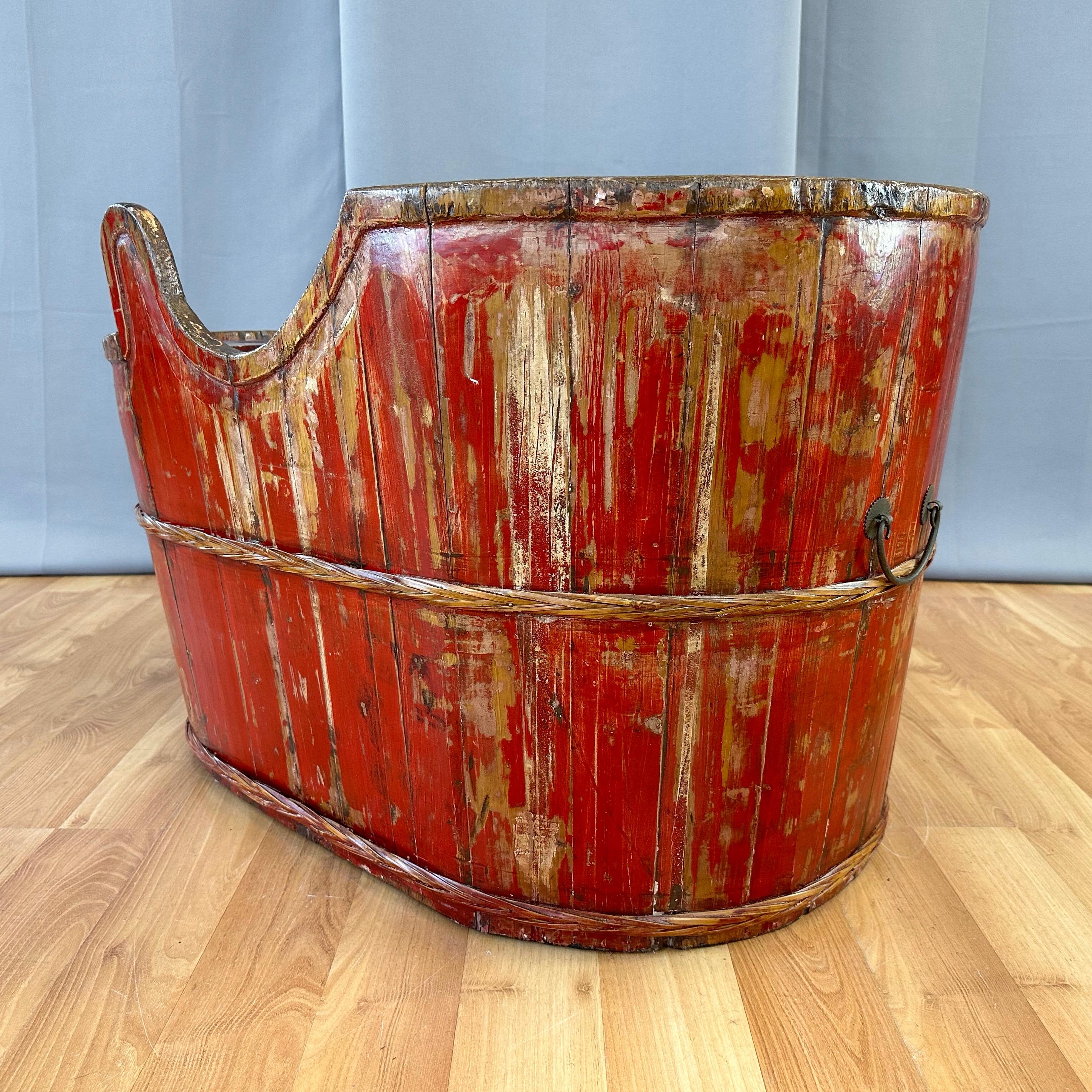 Chinese Qing Red Lacquered Wood Child's Convertible Bathtub and Seat, circa 1900 For Sale 1