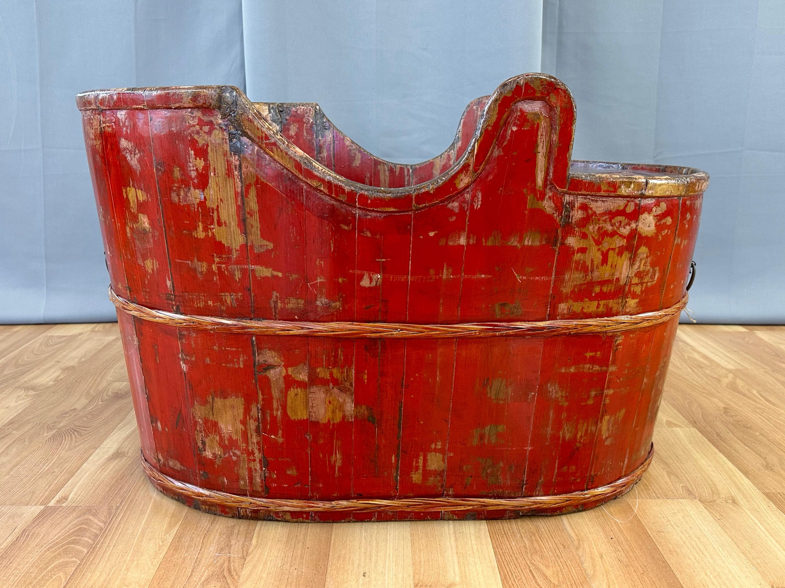 Chinese Qing Red Lacquered Wood Child's Convertible Bathtub and Seat, circa 1900 For Sale 4