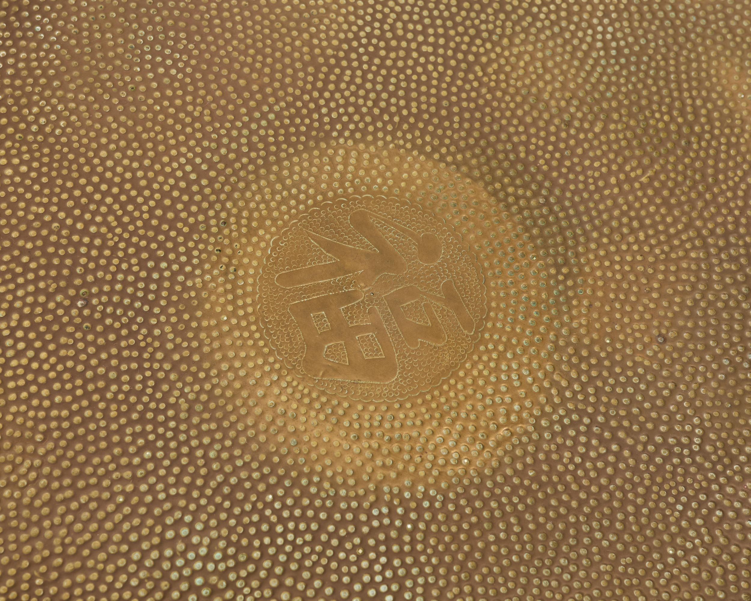 Chinesische Qing-Stil Messing Tablett Tisch mit Drachen unterstützt im Angebot 3