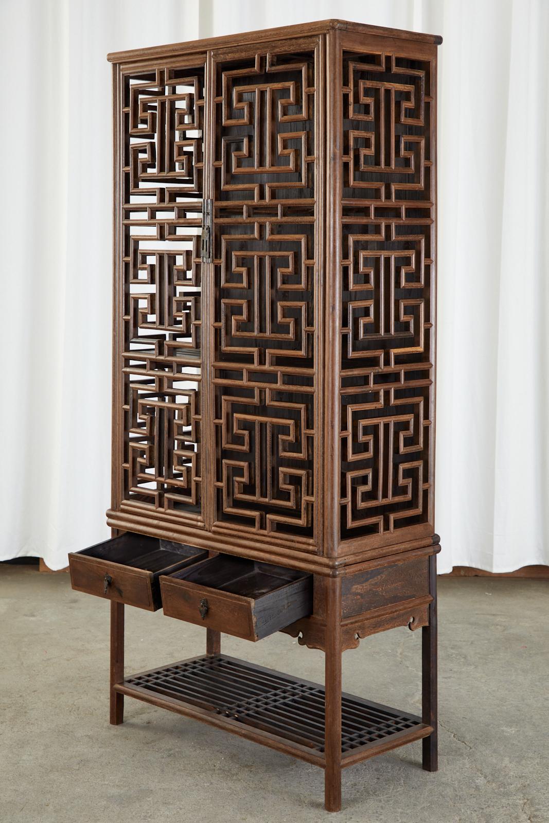 Armoire de cuisine ouverte et ajourée de style chinois Qing Bon état - En vente à Rio Vista, CA