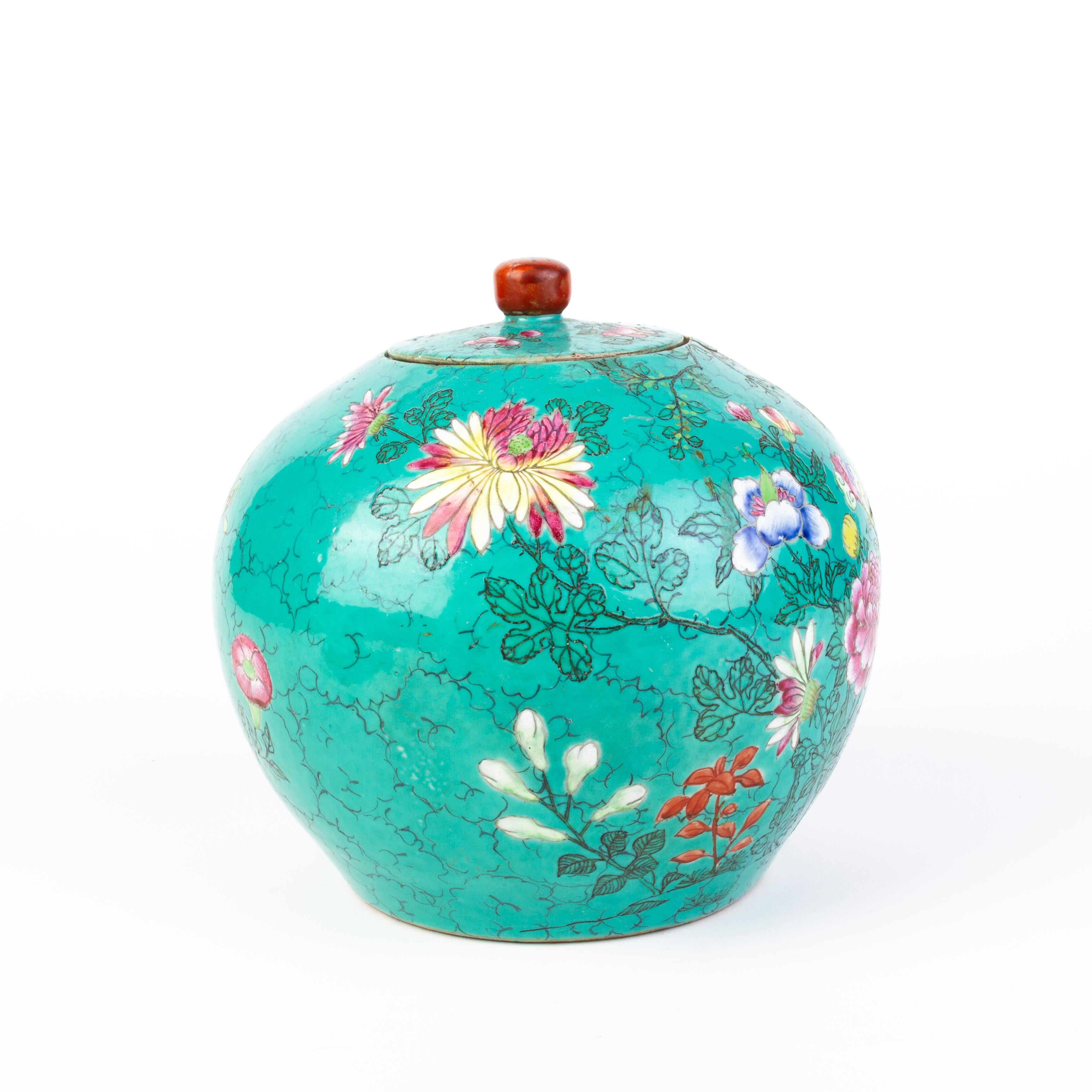 Chinese famille rose ginger jar, decorated with lush blossoms.
From a private collection.
Free international shipping. 