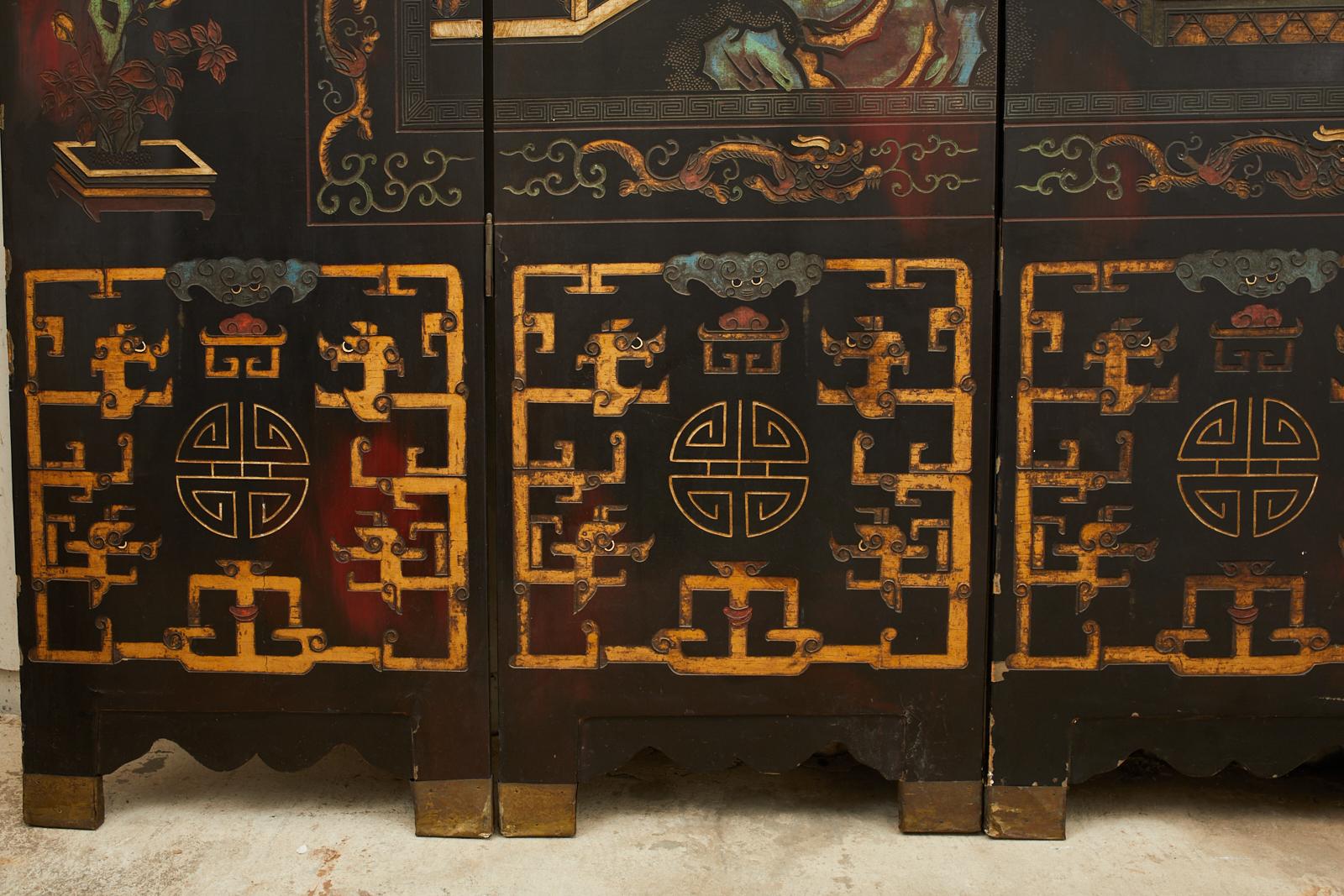 Paravent chinois Qing laqué à douze panneaux en laque en vente 4