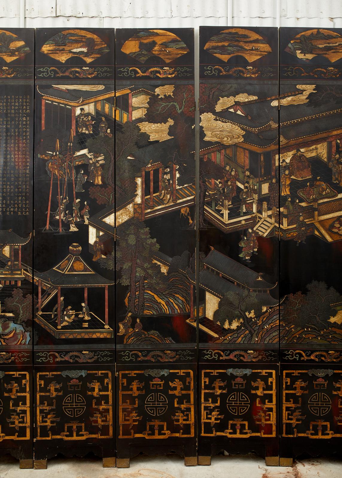 Chinese Qing Twelve Panel Lacquered Coromandel Screen In Distressed Condition For Sale In Rio Vista, CA
