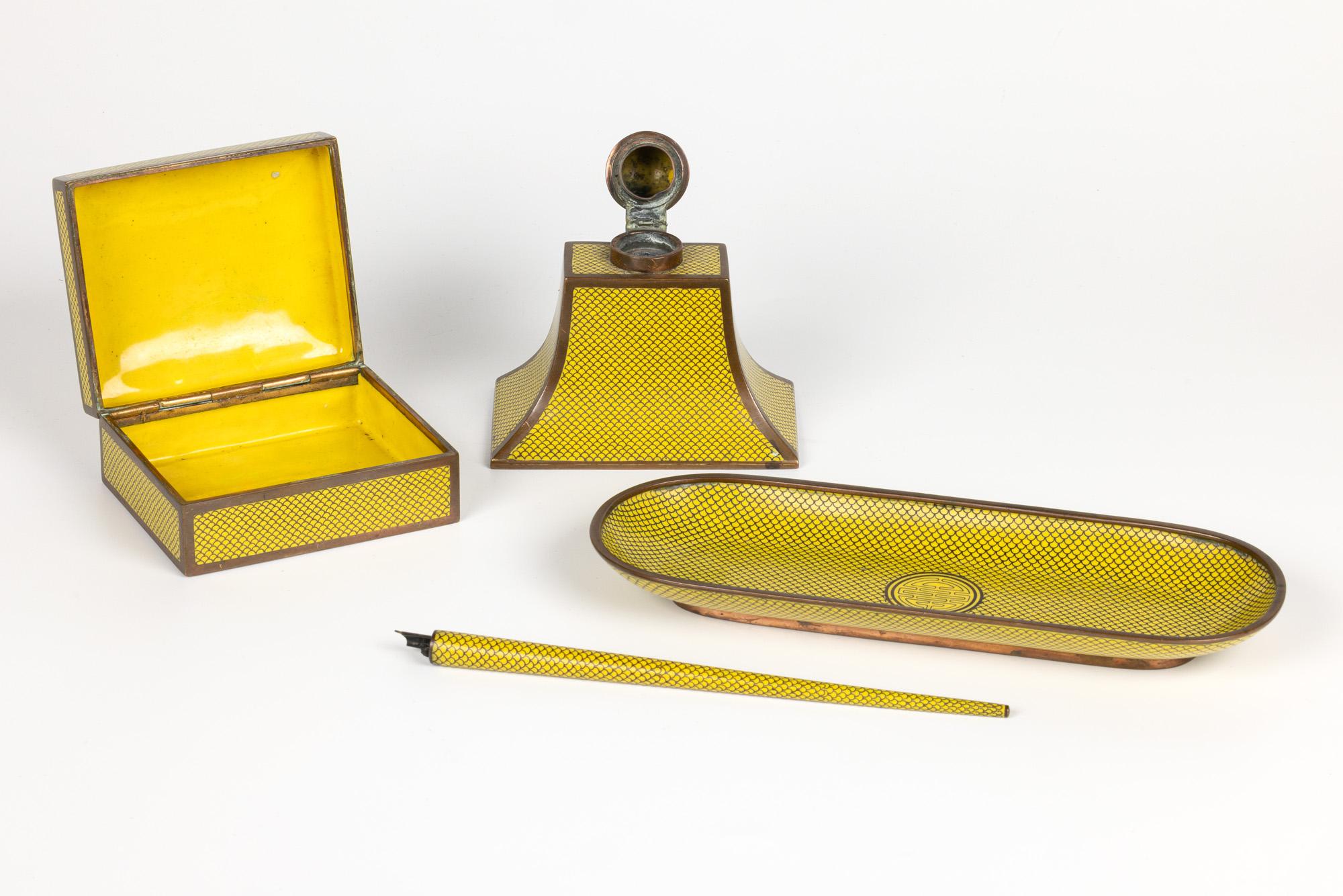 Ensemble d'écriture chinois Qing en cloisonné jaune en vente 8