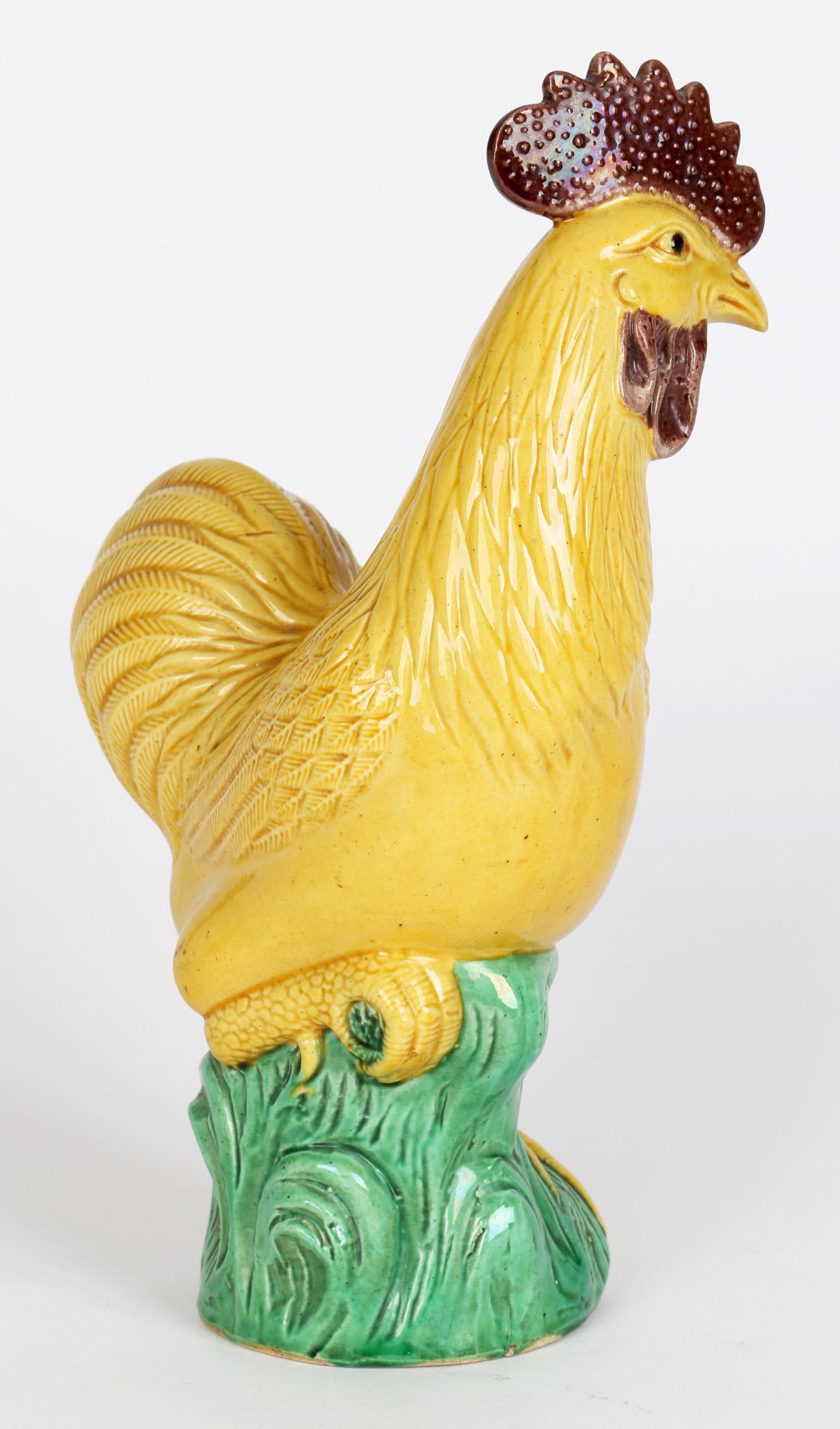 Vernissé Figure de coq en poterie émaillée jaune de Chine Qing en vente