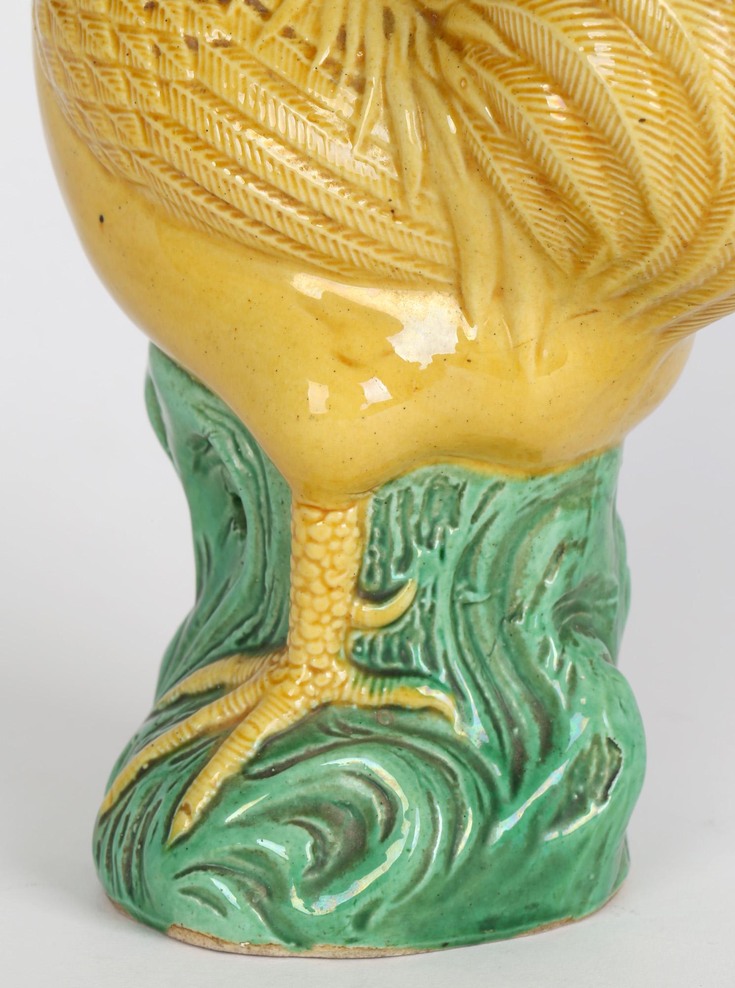 Chinesische gelbe glasierte Chinesische Qing-Kochelfigur aus Keramik im Angebot 1