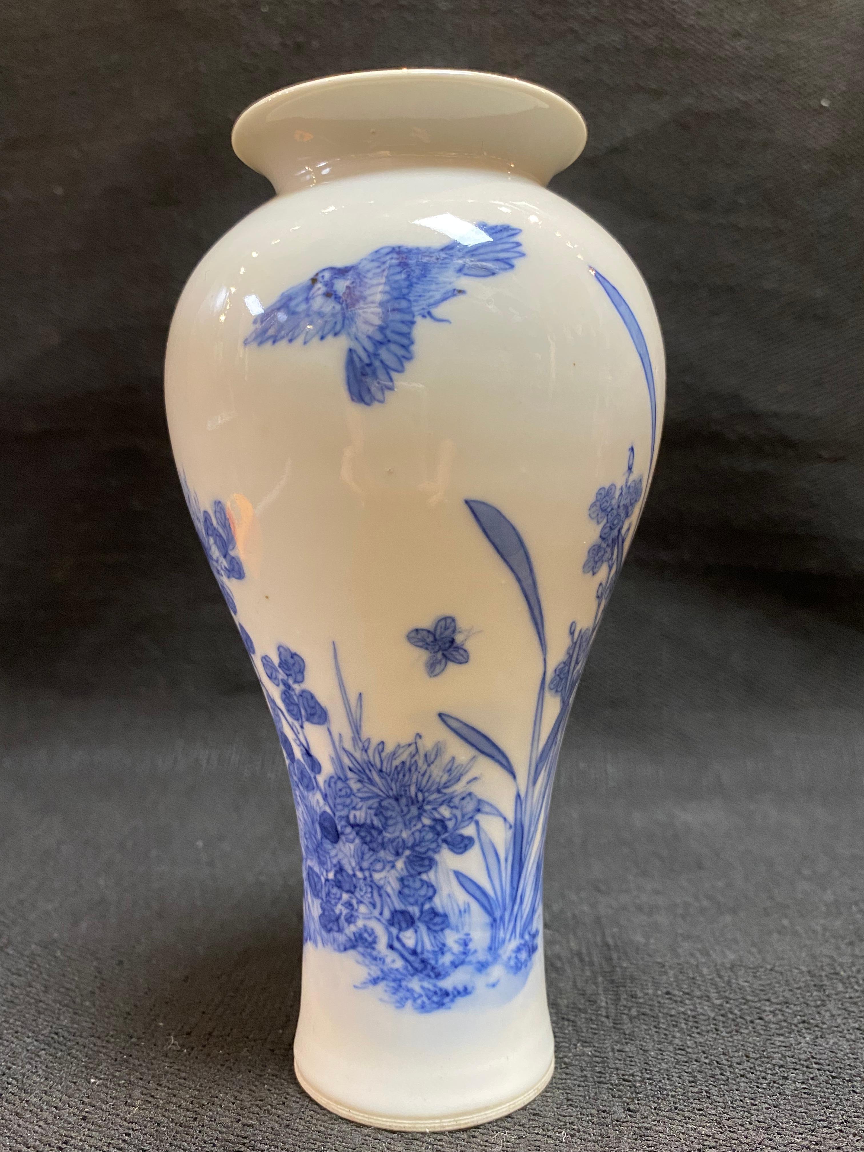 Chinese Qing YongZheng antique blue and white porcelain vase 4
